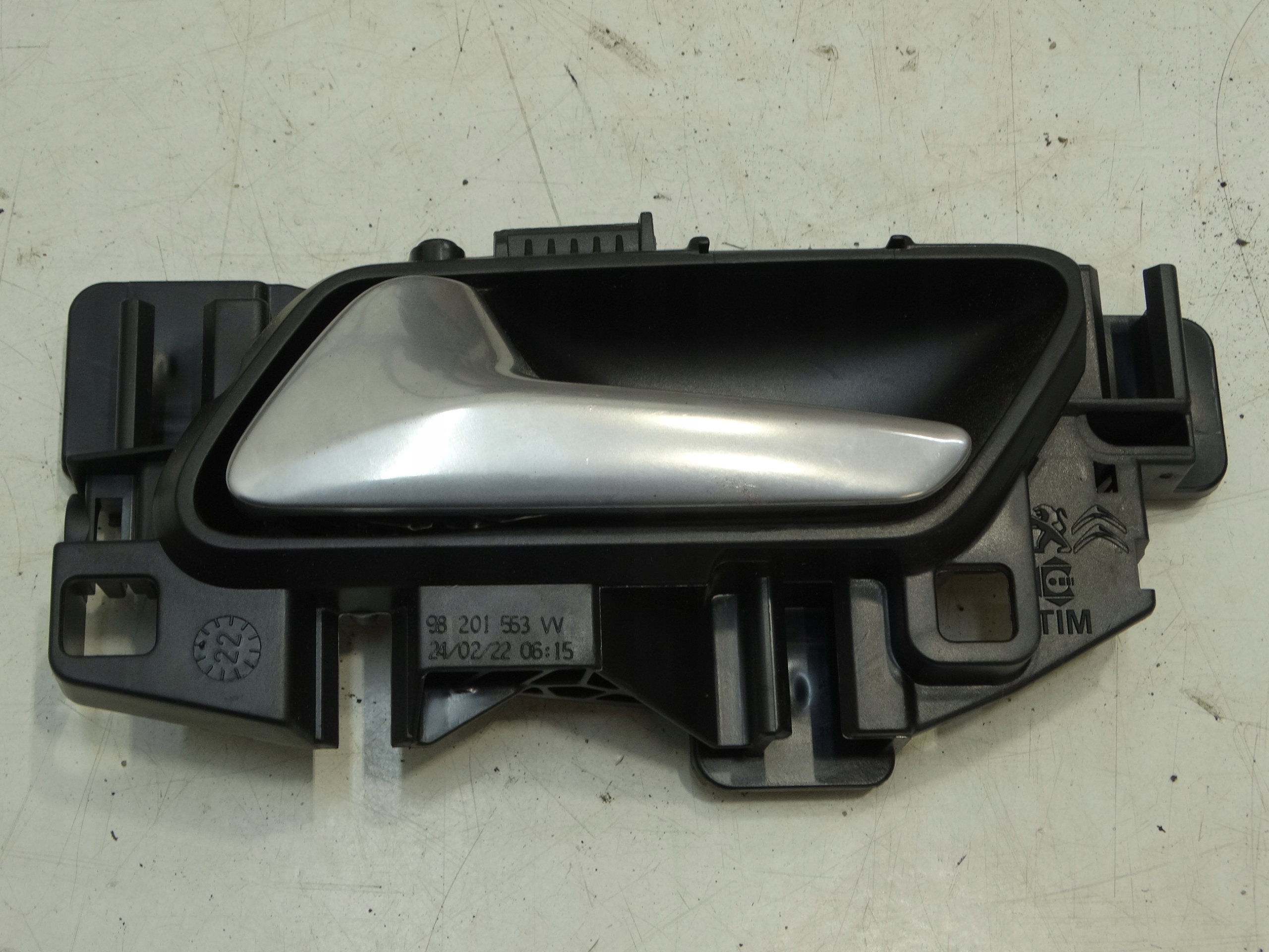 handle inner left front rear part PEUGEOT 5008 II 23R. 98201553VV