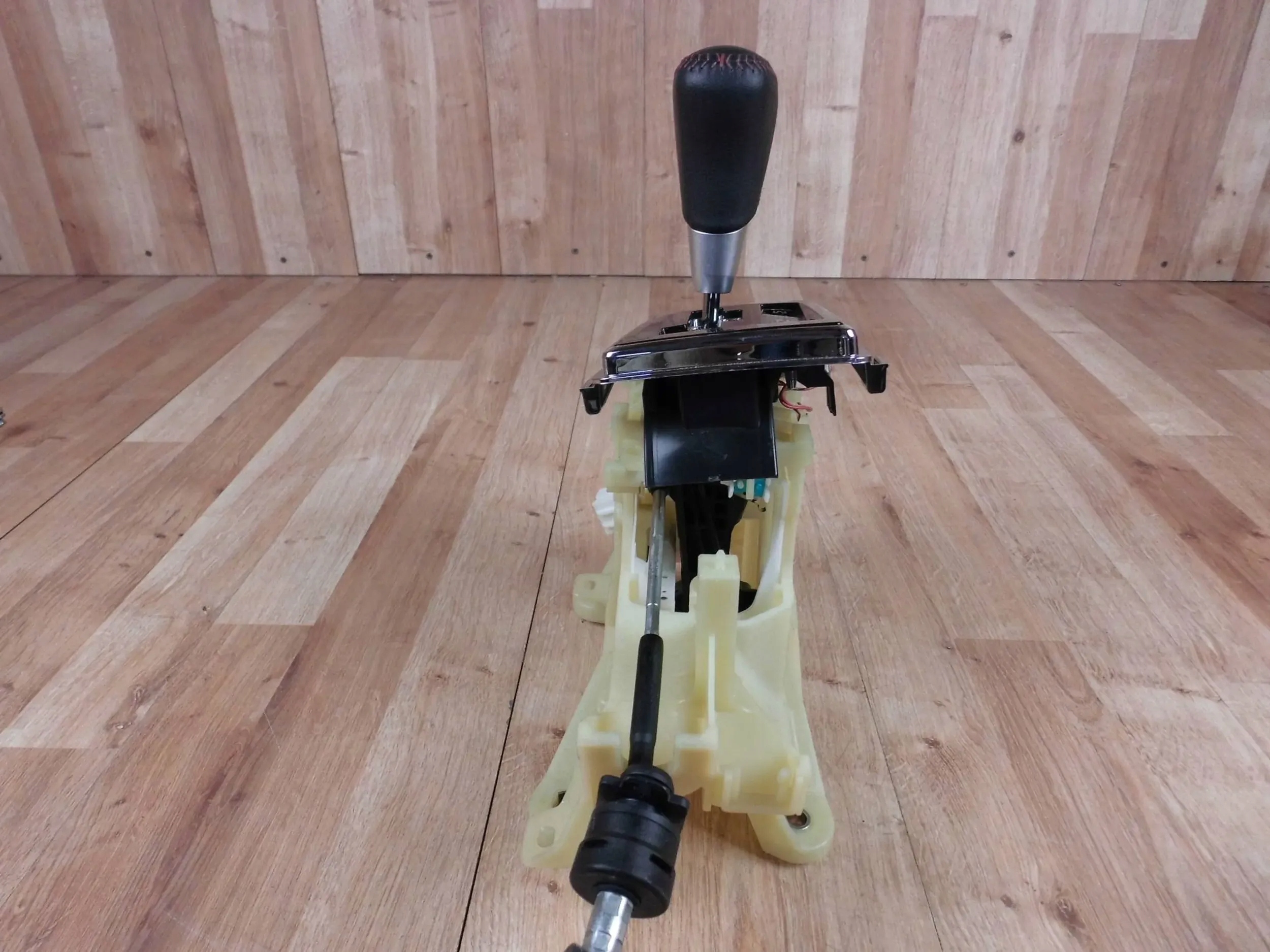 Mitsubishi ASX trim gear lever changes of the gear 2400A645
