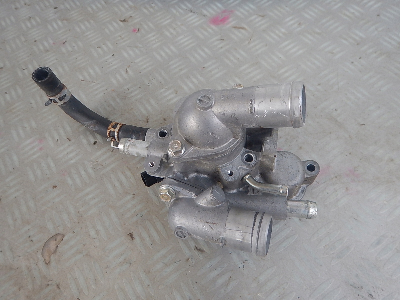 MITSUBISHI OUTLANDER III PHEV TERMOSTAT OBUDOWA