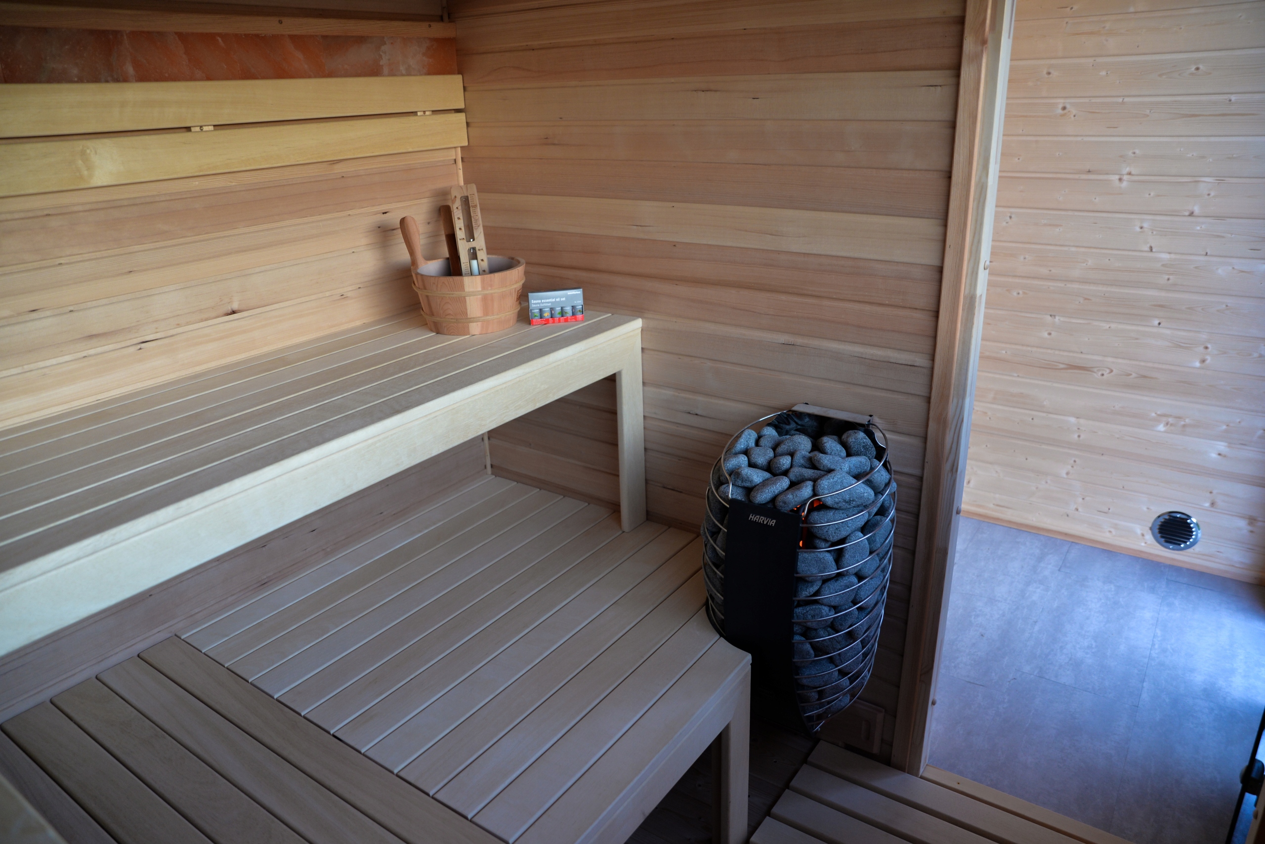Moderni lauko sauna iš termo medienos nuotrauka 11