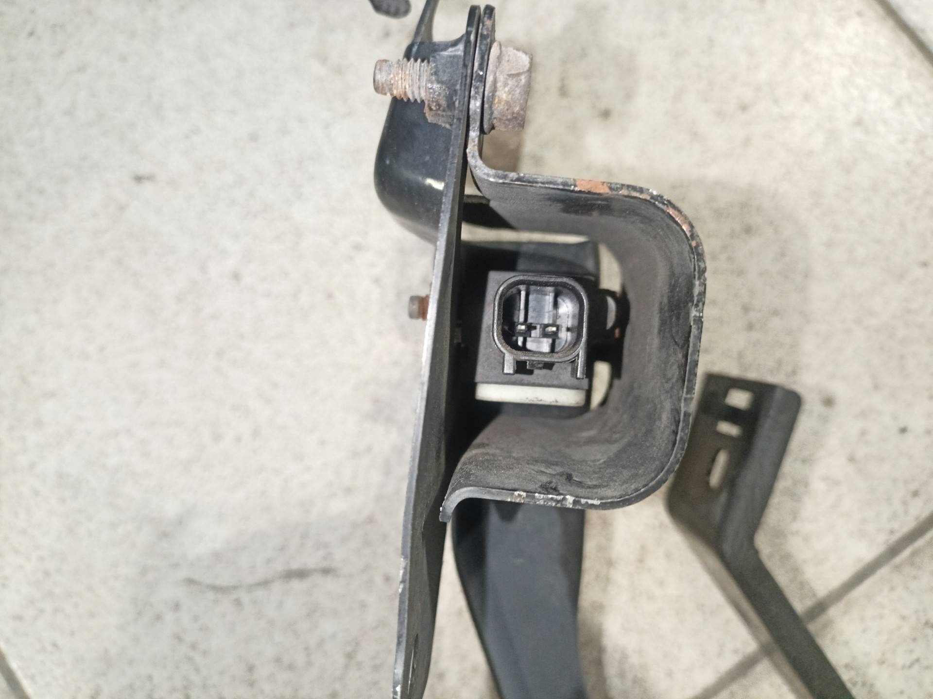 bracket of a lock bonnets Mazda CX-9 facelift 2010