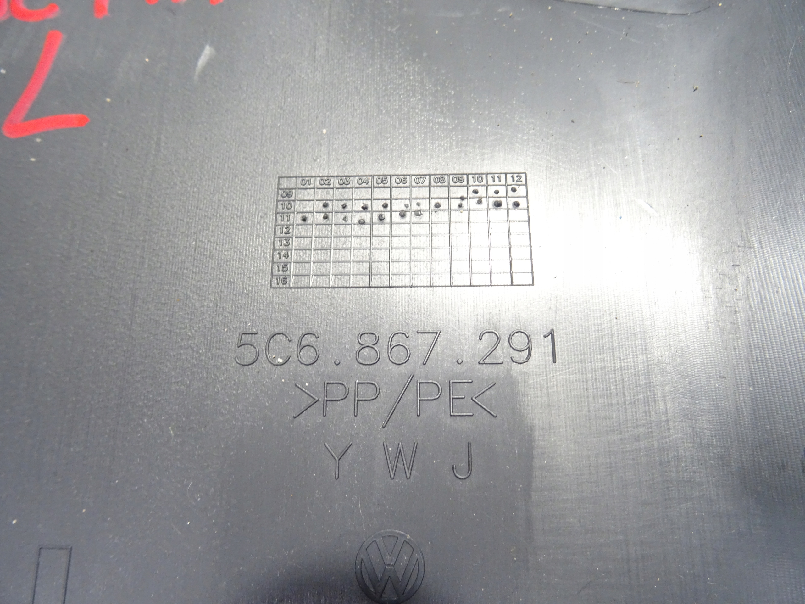 OSŁONA SŁUPKA ŚRODKOWEGO LEWA VW JETTA VI 6 5C6 Wersja Europejska