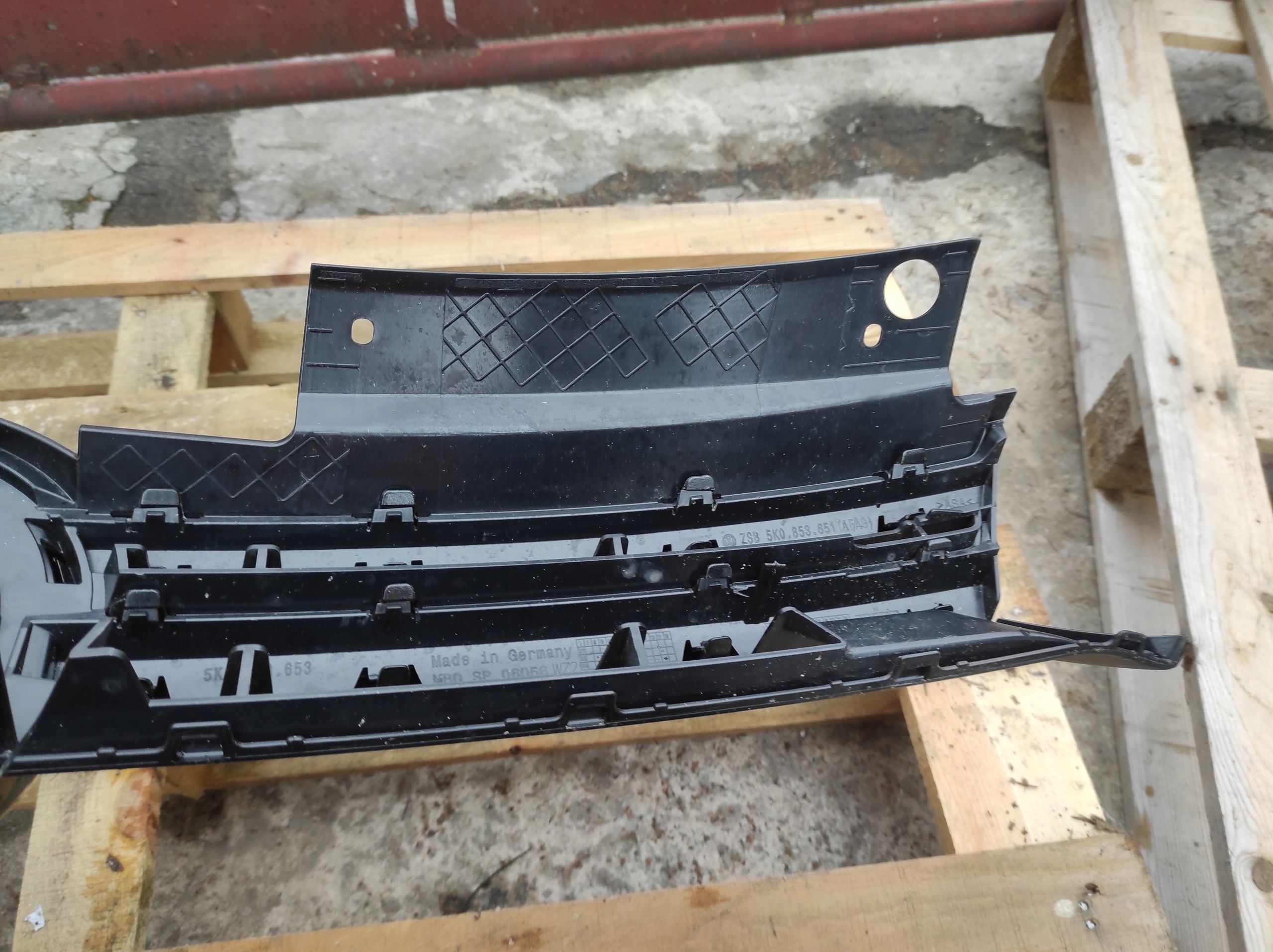 Volkswagen 5K0853653 grille radiator