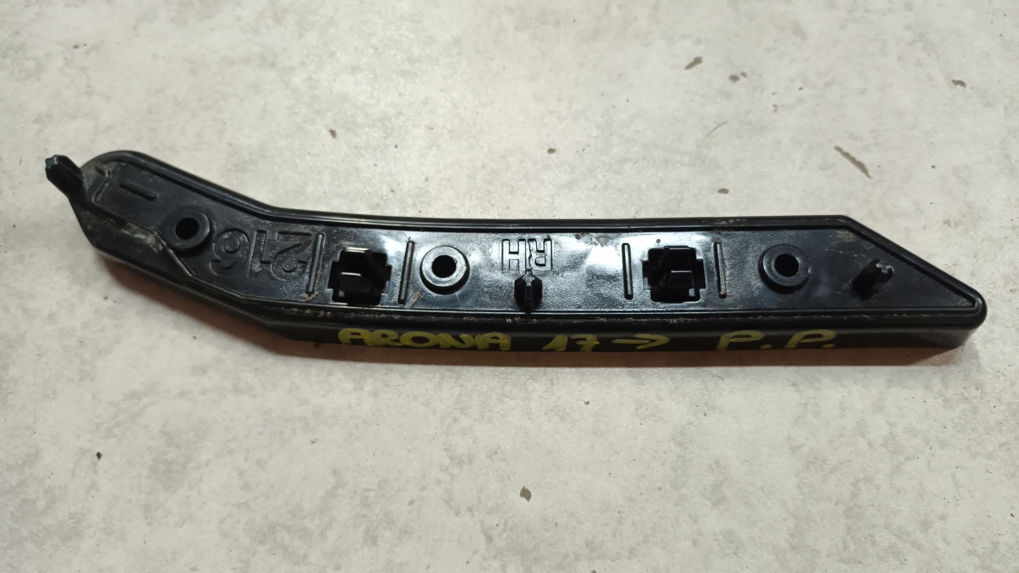 right bumper bracket of the front SEAT ARONA 2017->