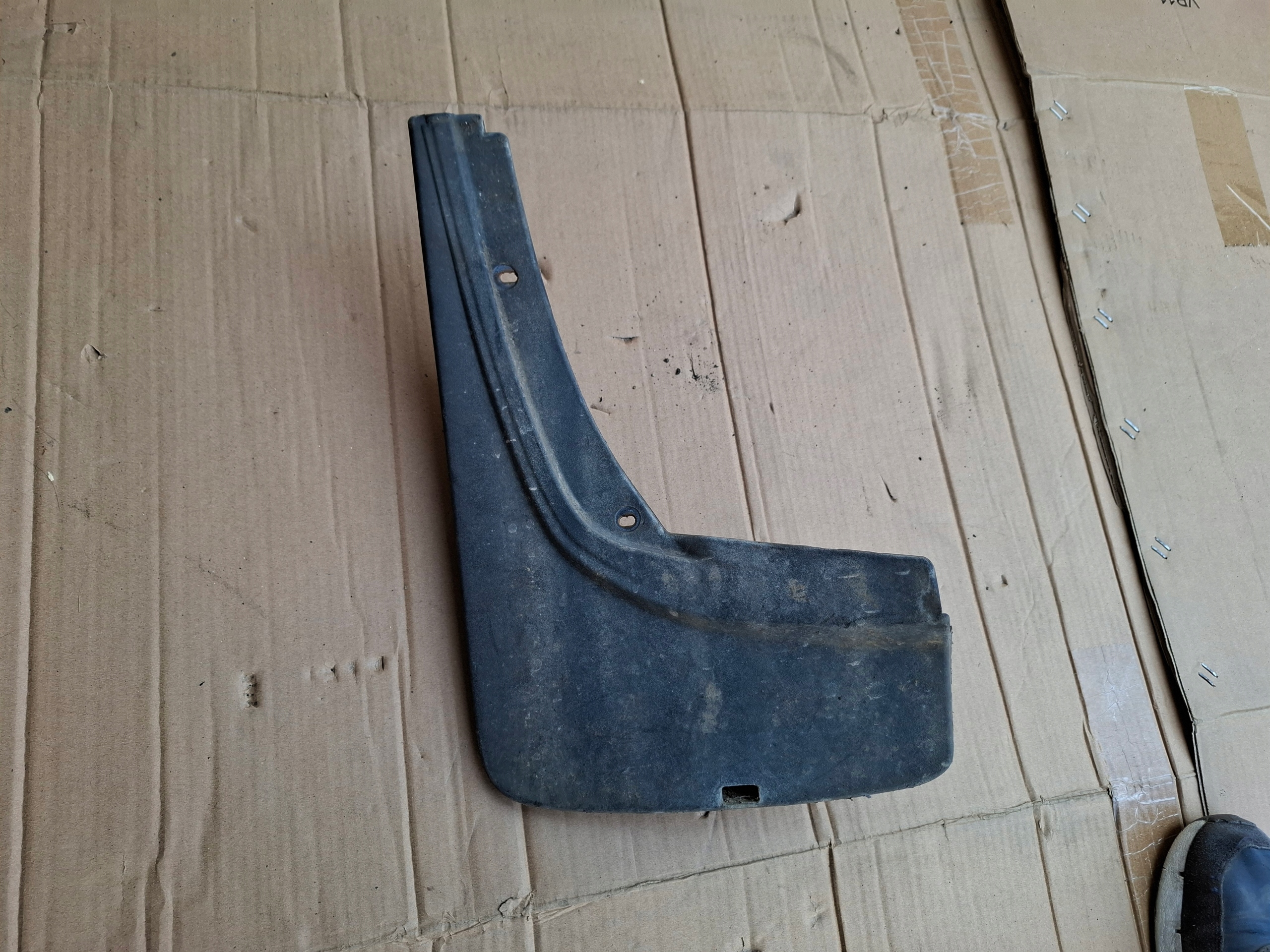 mudguard flap right rear part BENTLEY BENTAYGA 17r