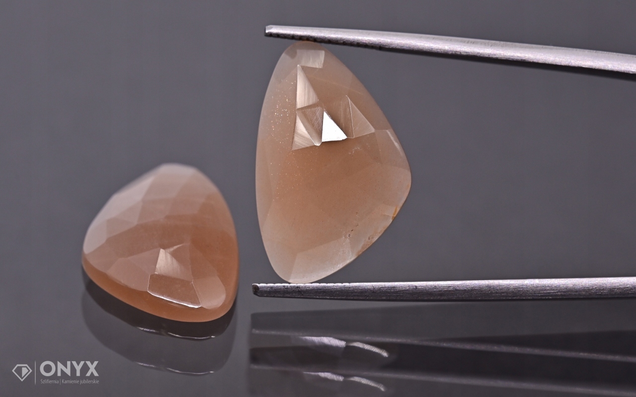 Měsíční kámen Pár fazetovaný nepravidelný 20x