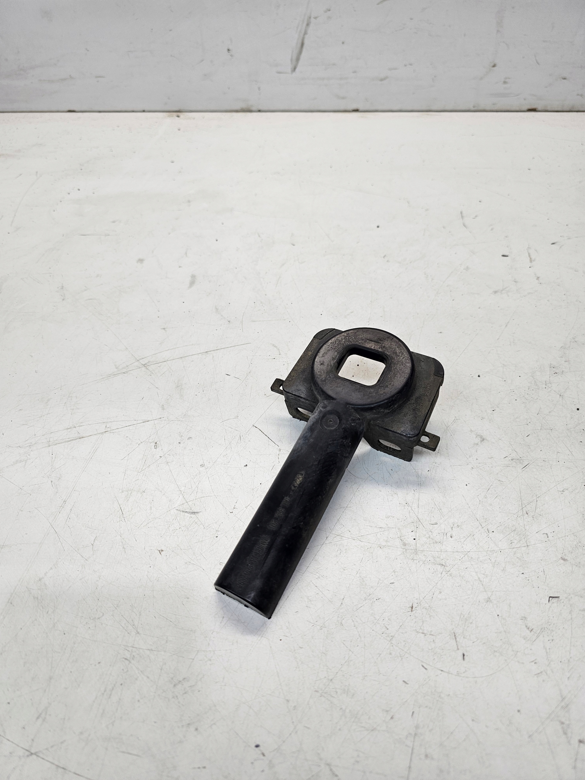 Poignée Support plaque Radiateur AUDI A6 C7 A7 4G 4G0805201