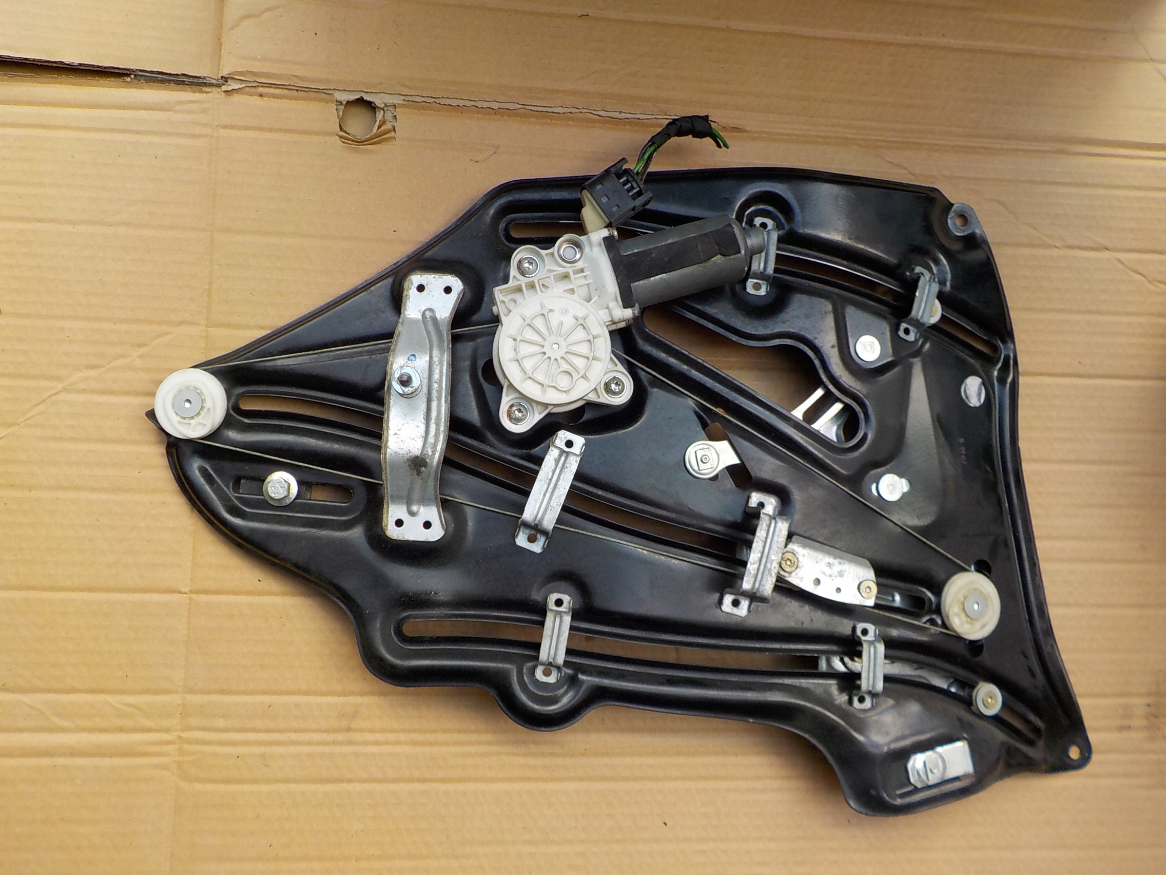 window regulator right rear part mercedes clk w209 A2096700203