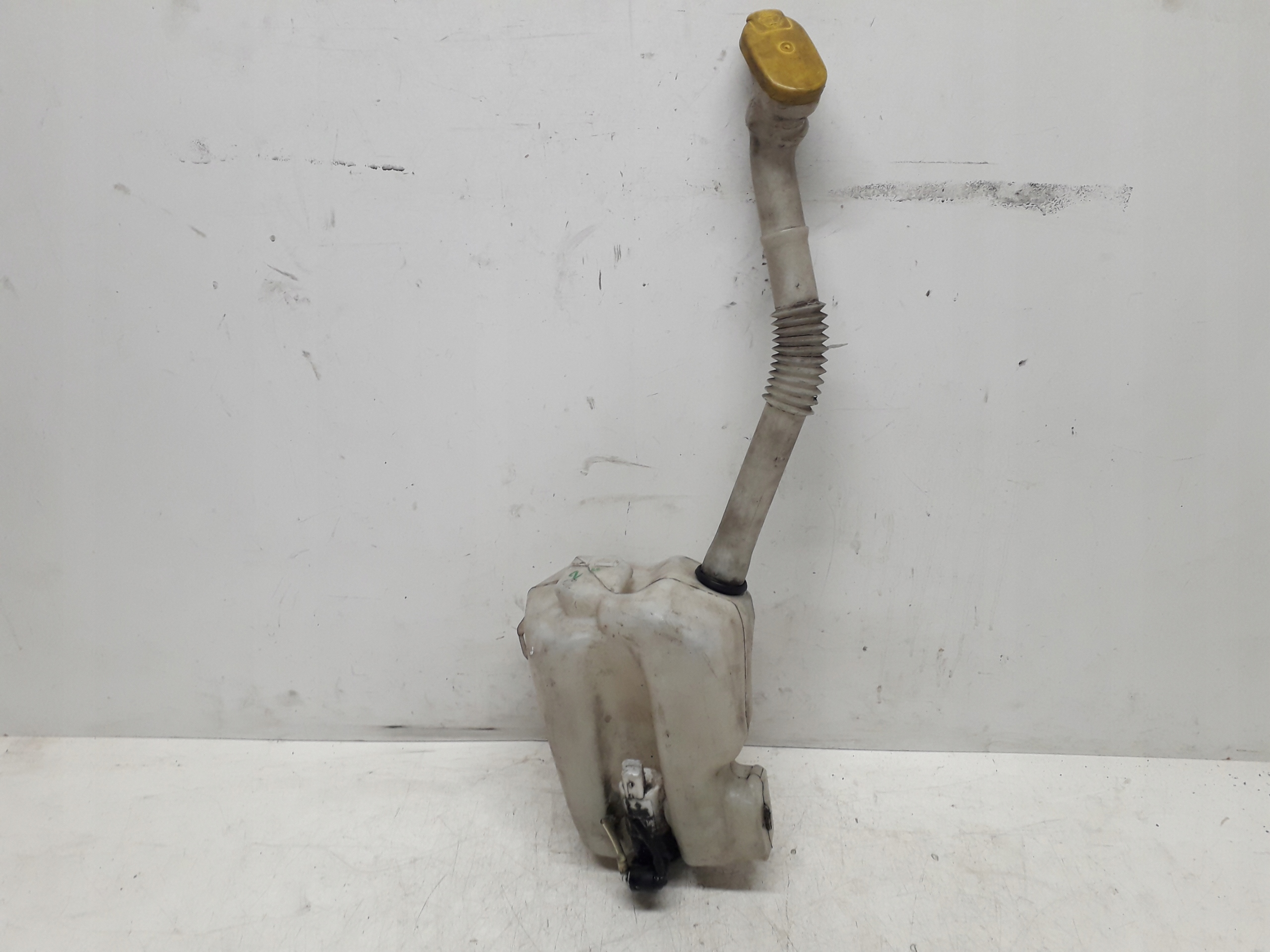 RENAULT SCENIC 2 II 03- ZBIORNIK ZBIORNICZEK SPRYSKIWACZY POMPKA 8200104706