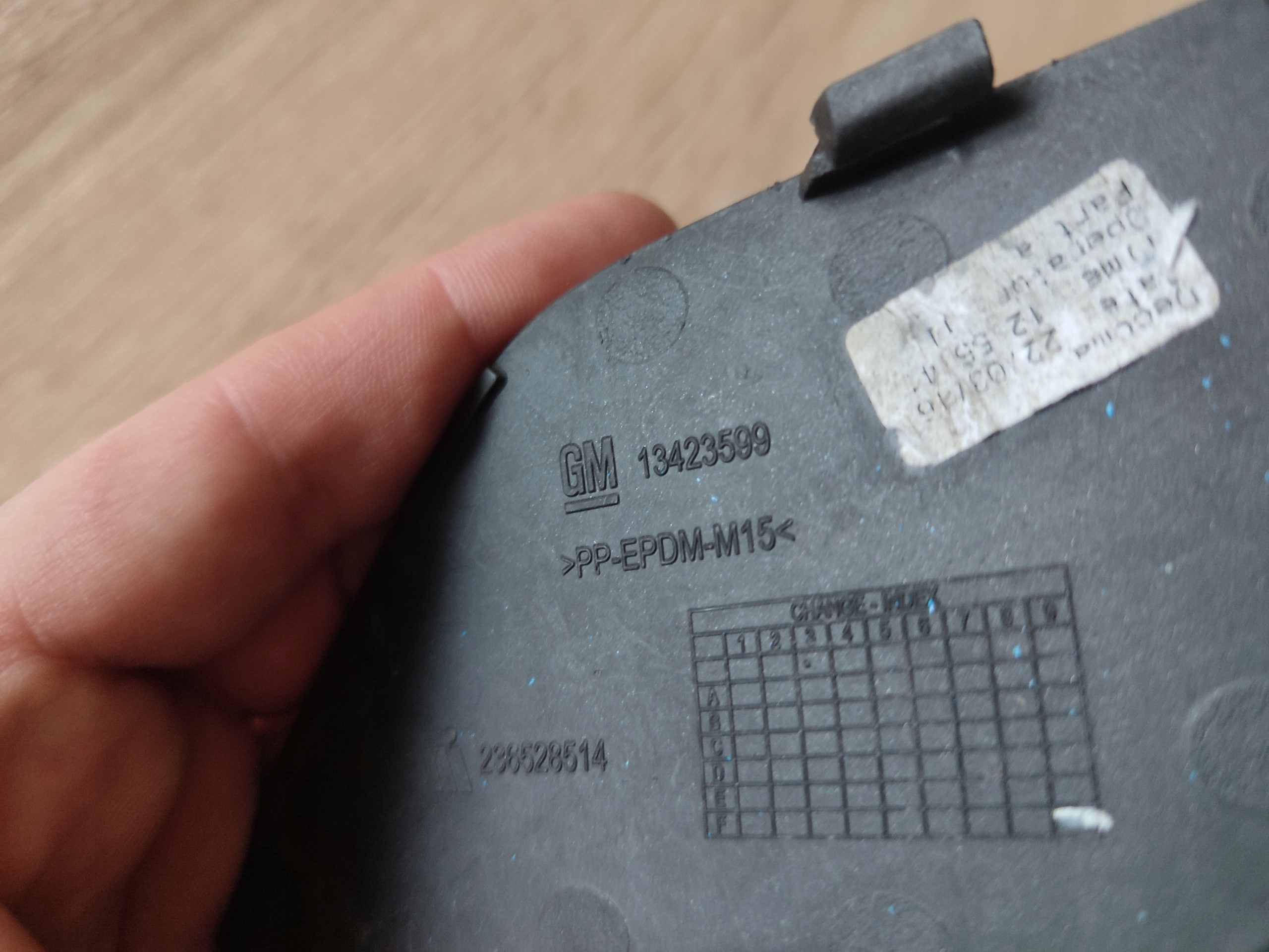 Abschleppöse der Stoßstange vorne OPEL ASTRA K 13423599