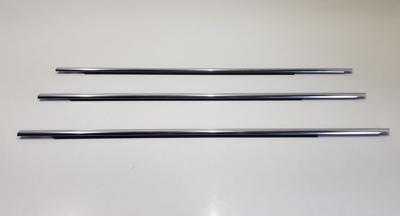 LISTWA ZGARNIAJĄCA DRZWI LEWY PRZÓD OPEL INSIGNIA