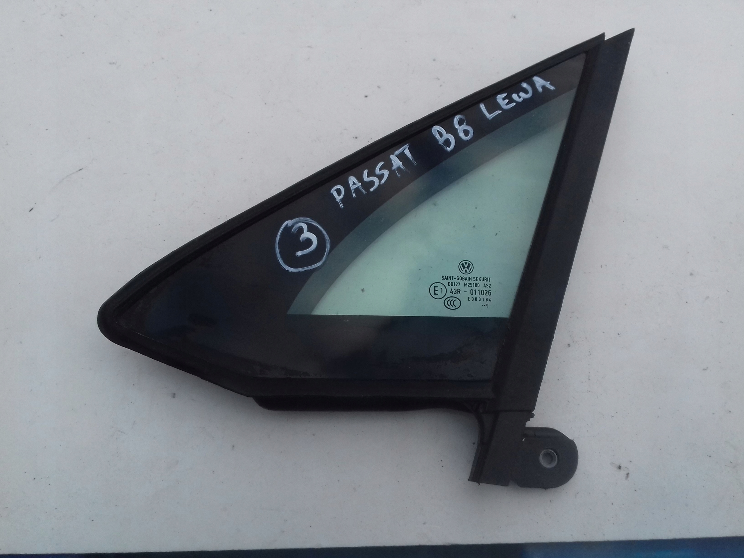 Скло передньої лівої двері маленький VW PASSAT B8 2019р.