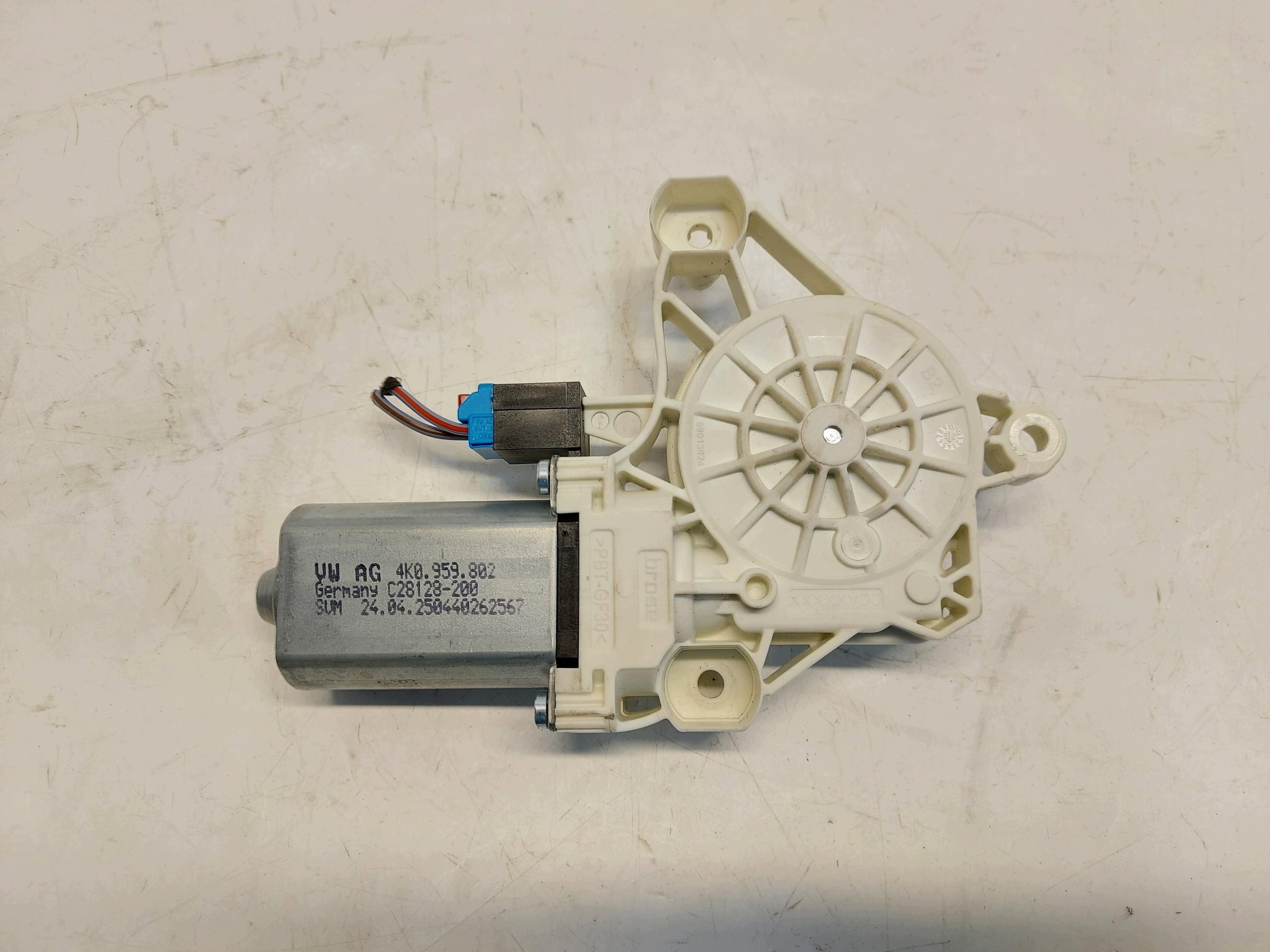 VW Passat R B9 3J0 2025r mini motor windows lifting right front 4k0959802