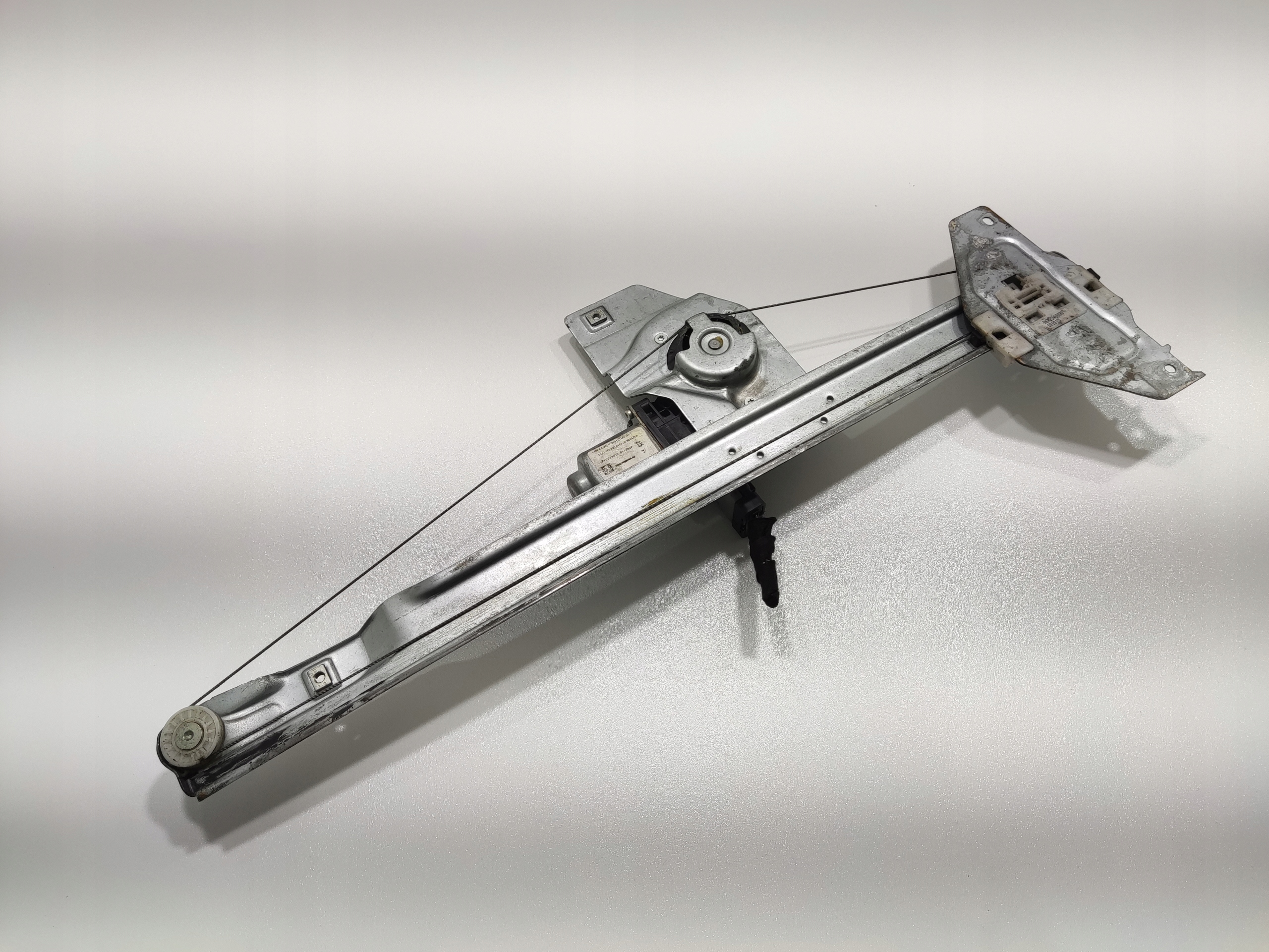 PODNOŚNIK MECHANIZM SZYBY LEWY PRZÓD PARTNER BERLINGO III 6 PIN EUROPA 08- Producent części Peugeot OE