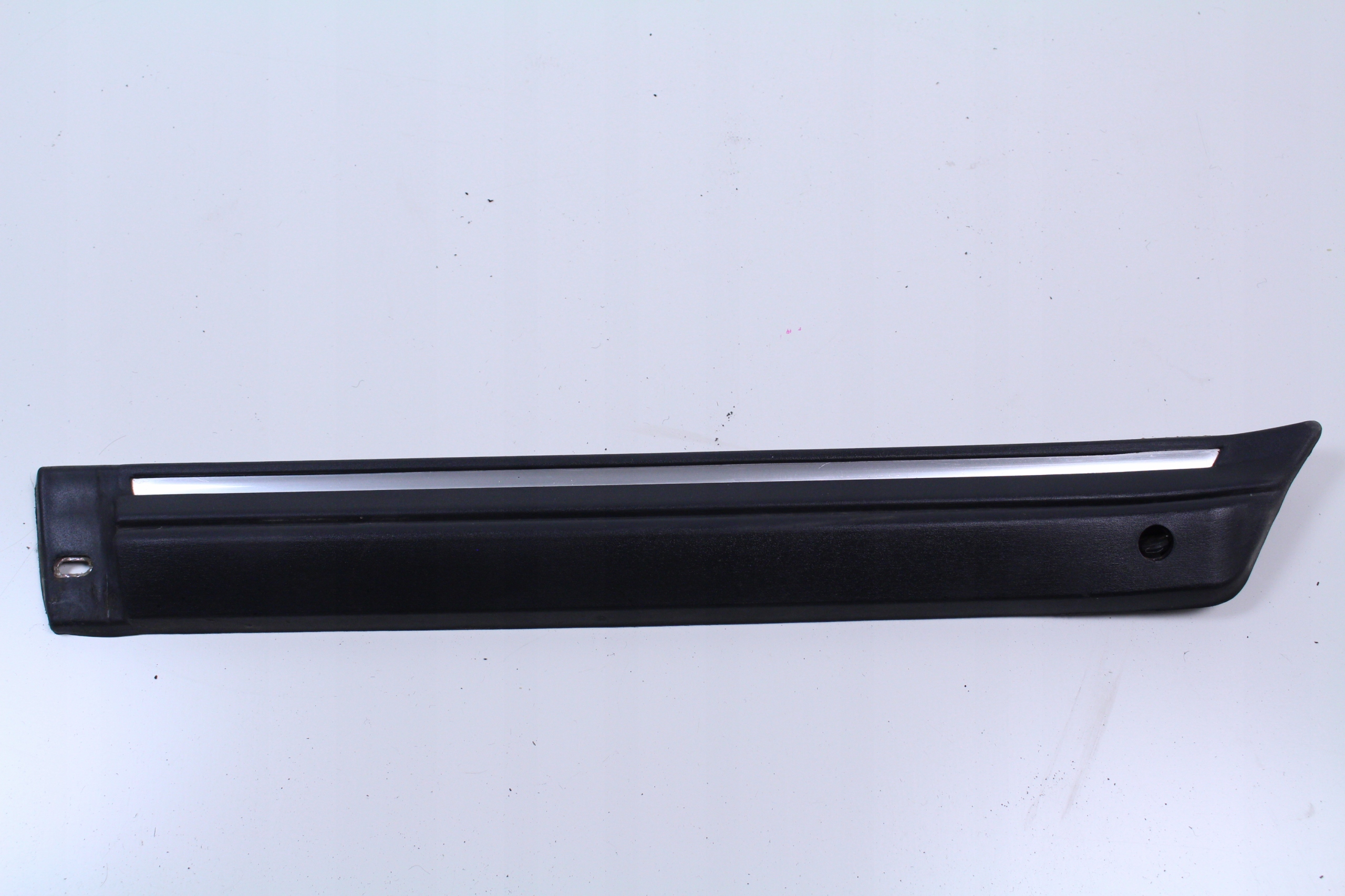 LISTWA BLOTNIKA PRAWY TYŁ FORD GRANADA GHIA 1965r, Numer katalogowy części LISTWA DRZWI   FORD GRANADA GHIA 1965r,