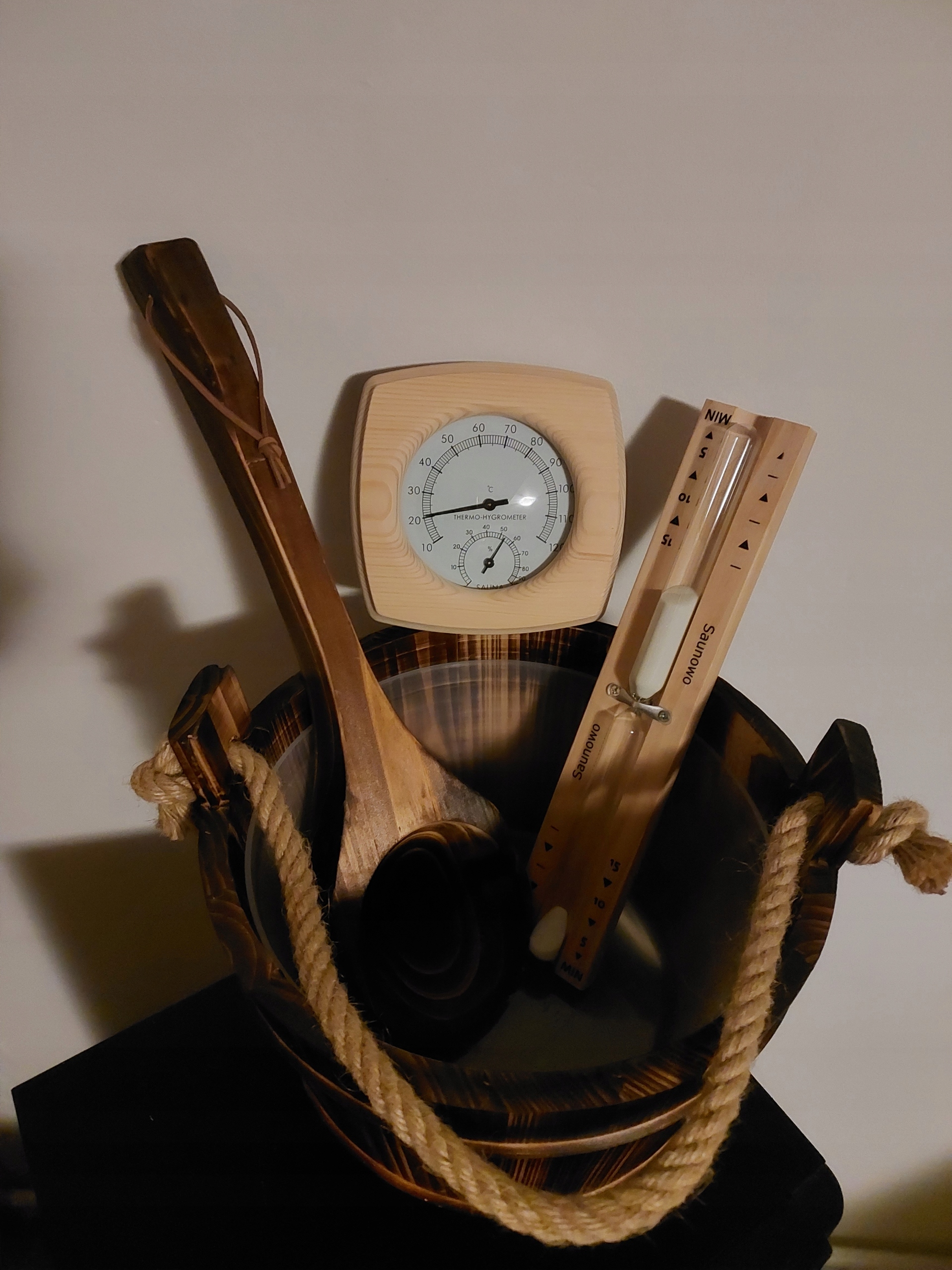 Sada príslušenstva, vedro, naberačka, presýpacie hodiny, teplomer do sauny, sauna