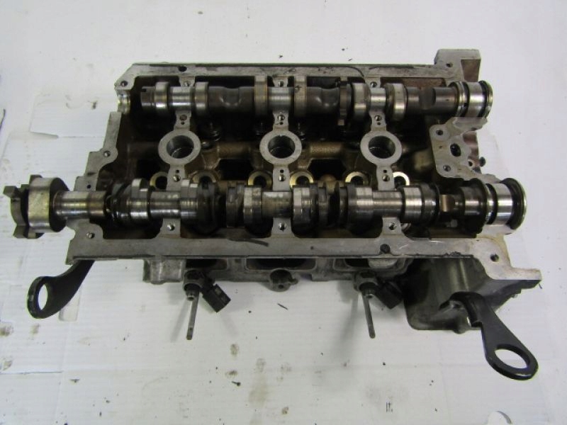 AUDI A6 C6 GŁOWICA SILNIKA PRAWA 3,2FSI 06E103404A