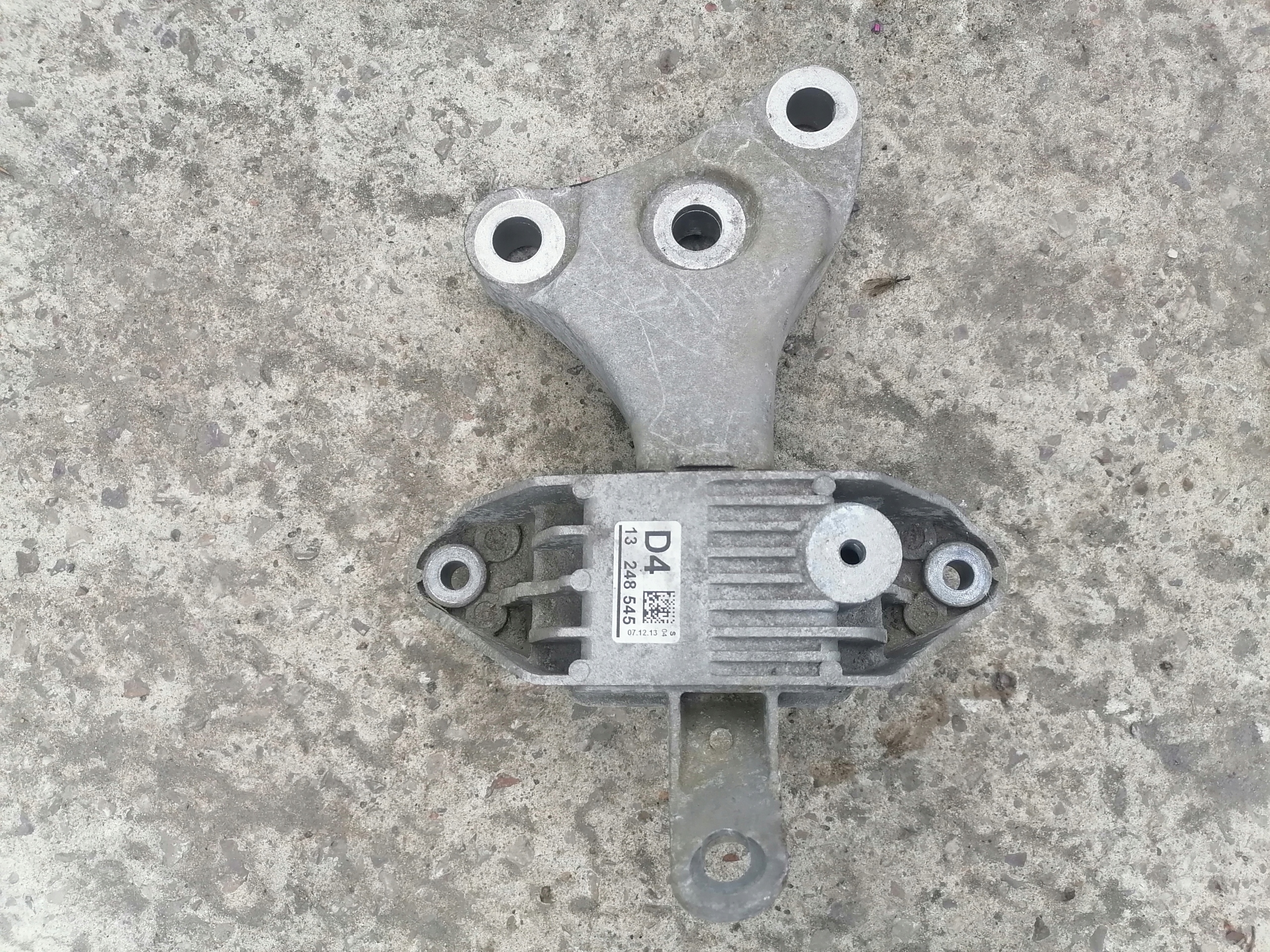 OPEL ASTRA IV J 2.0 13248545 holder engine mount