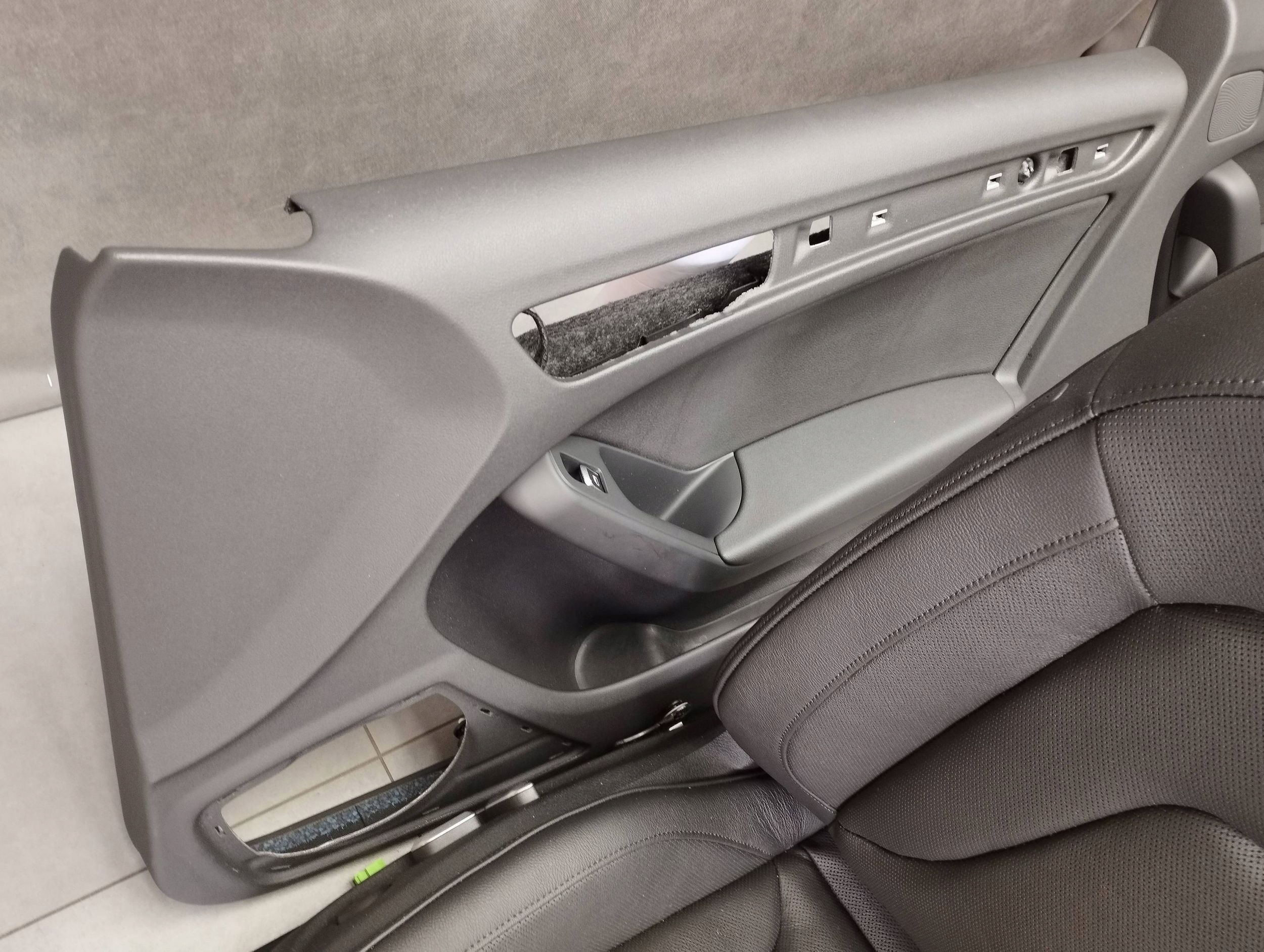 Audi A5 8T seats side leather WENTYLOWANE