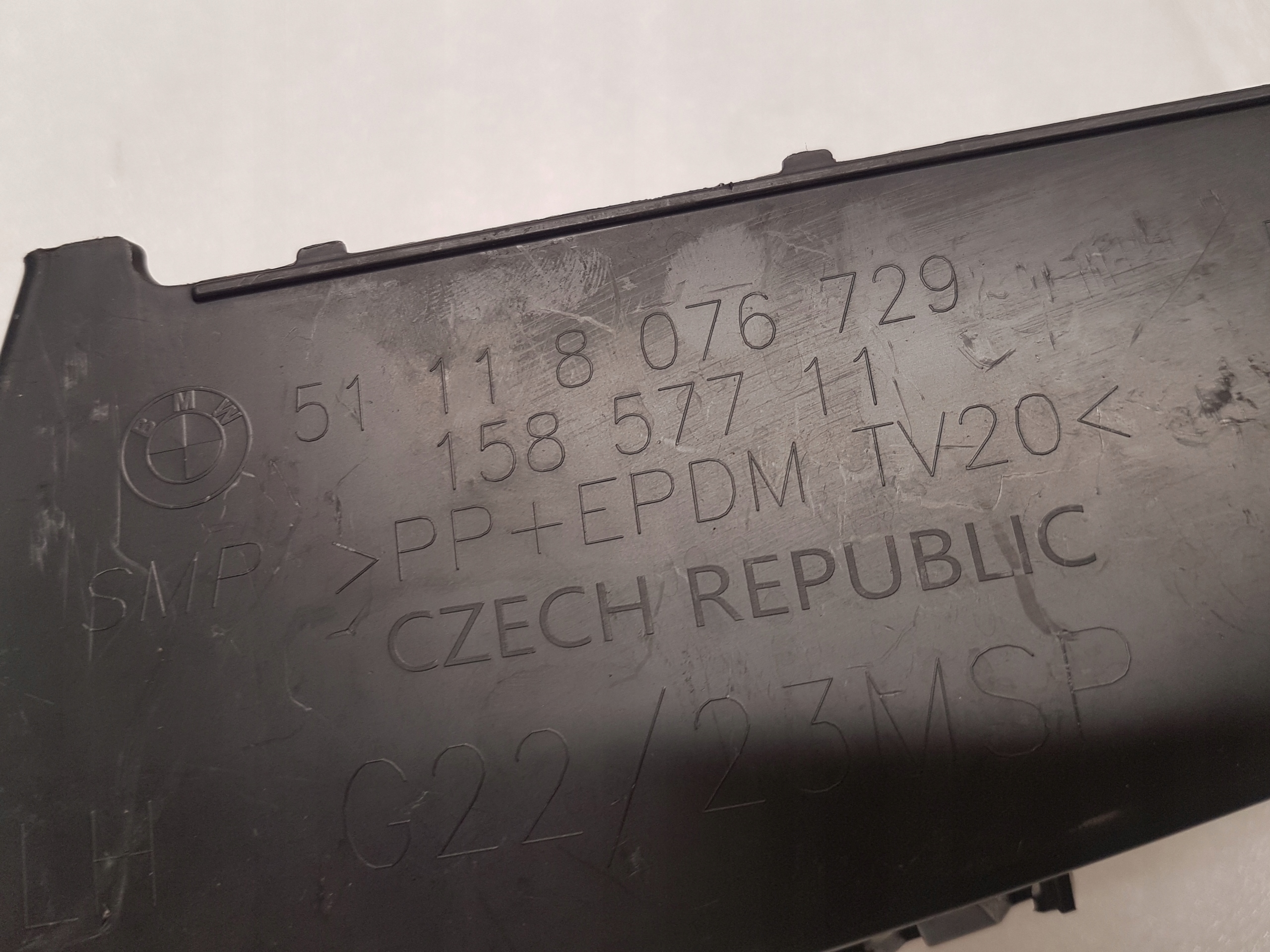 air line casing left front BMW G22 G23 8076729