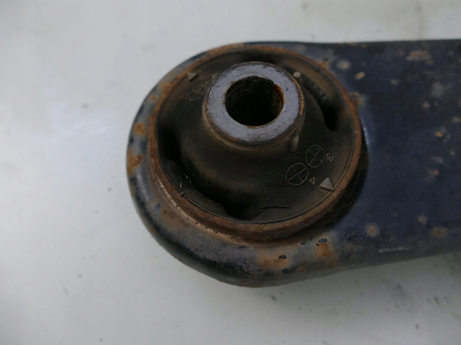 MITSUBISHI OUTLANDER III 2.2 DI-D 4WD arm left front PZEDNI