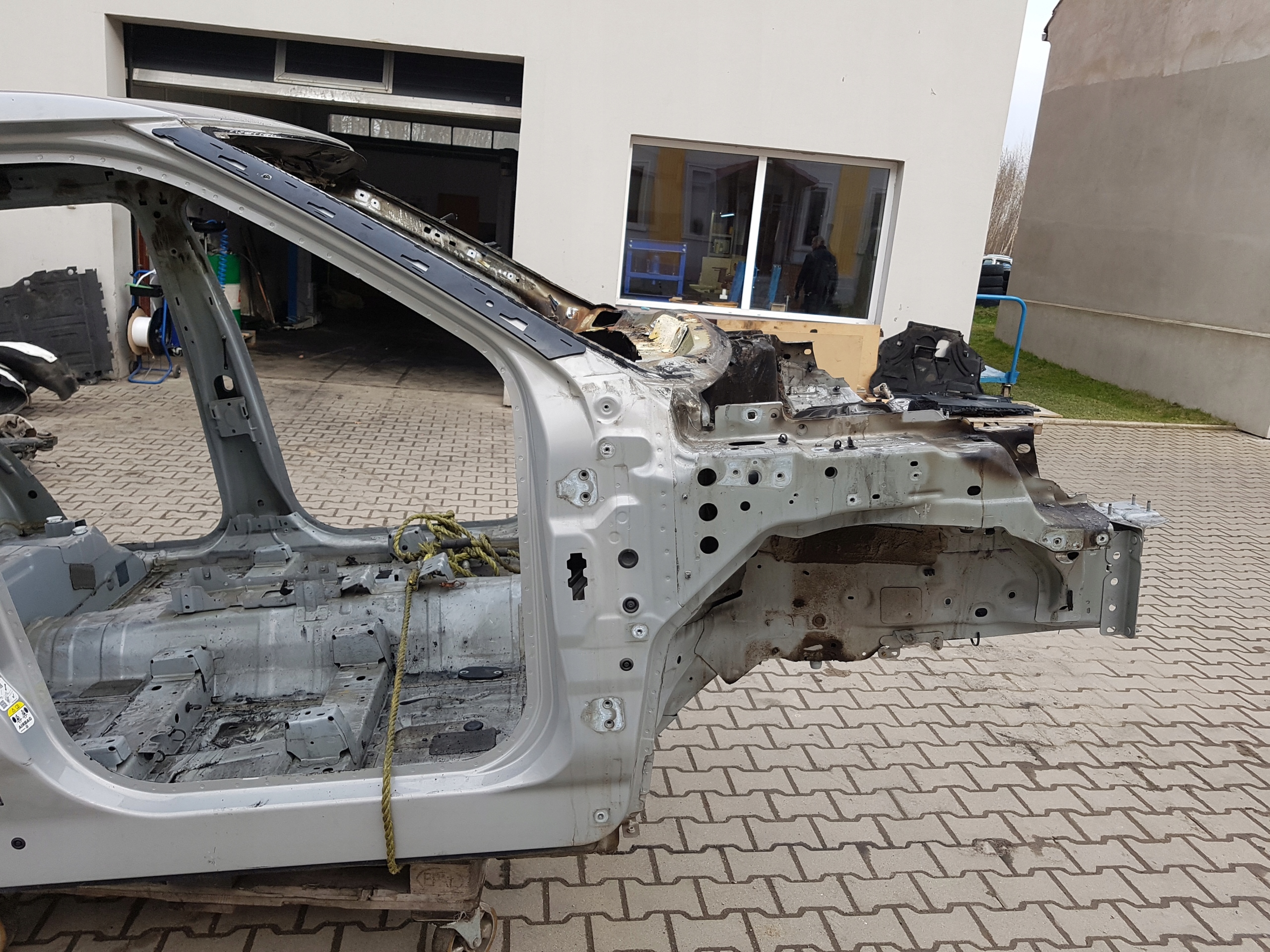 RANGE ROVER EVOQUE II ЛОНЖЕРОН ЧЕТВЕРТИНА ПРАВА