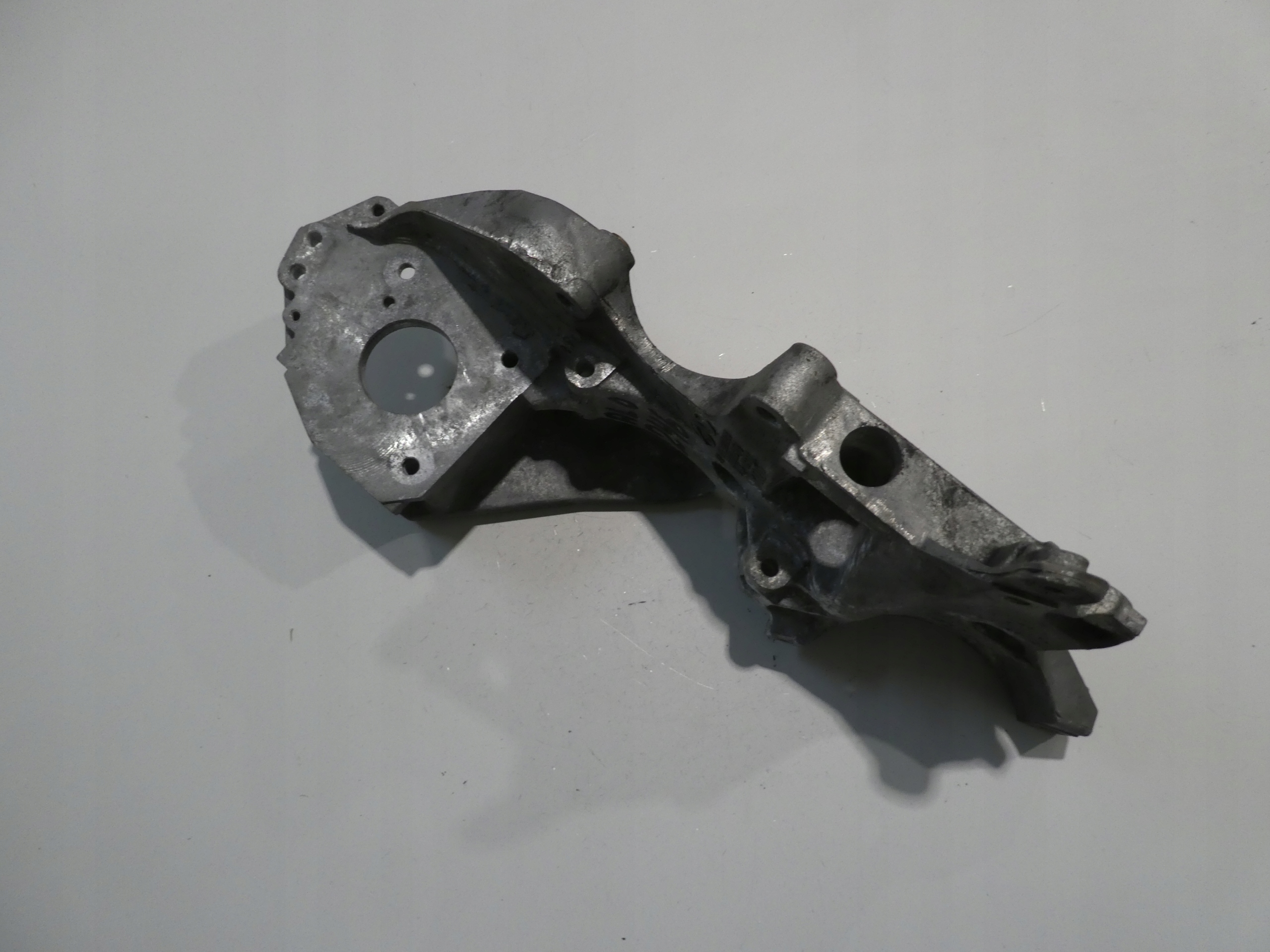 supporto alternatore VW AUDI SKODA 2.0 TDI 03L903143D