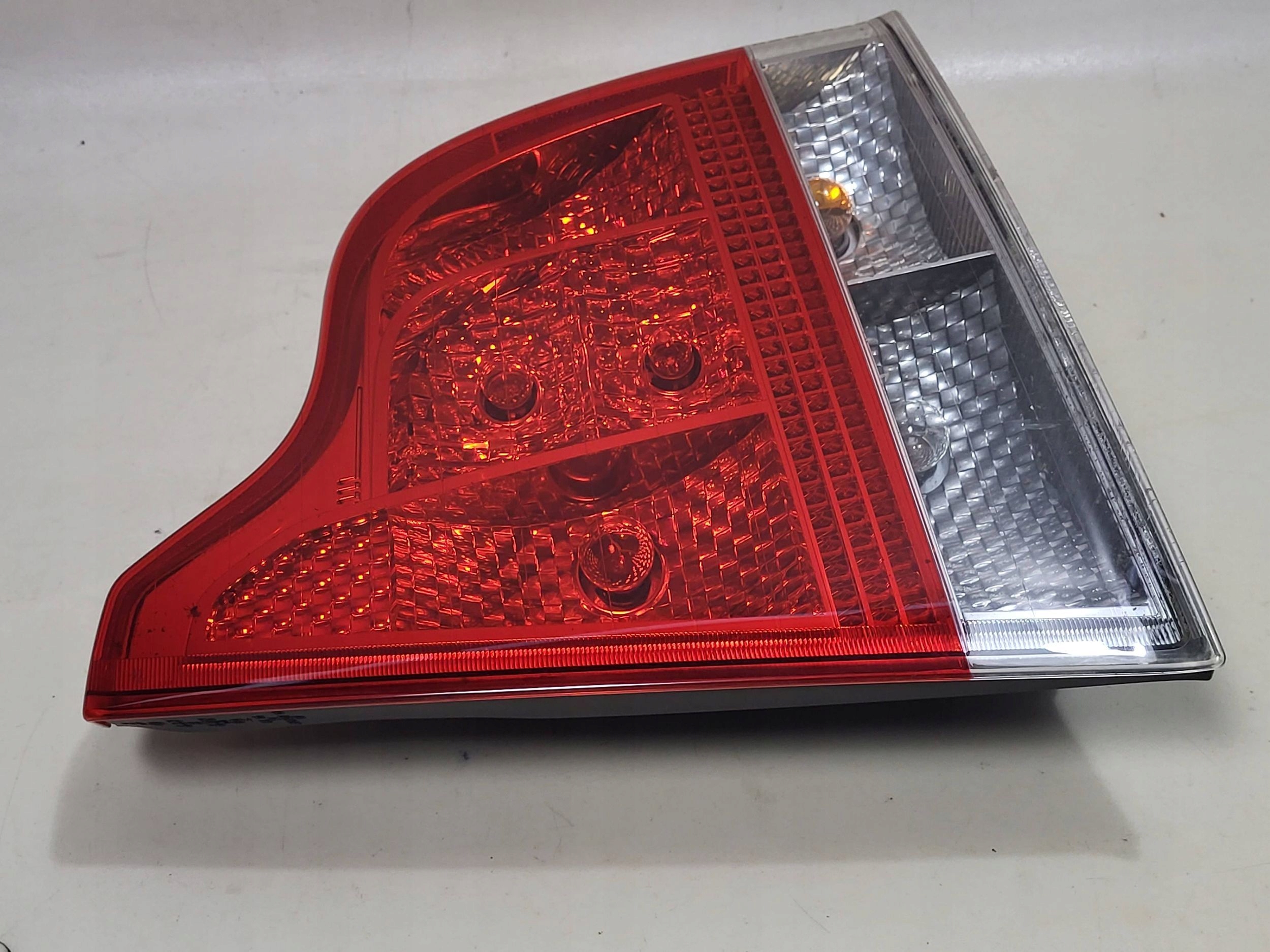 VOLVO S60 I LIFT 2004-2009 PRAWA TYLNA LAMPA Producent części Volvo OE