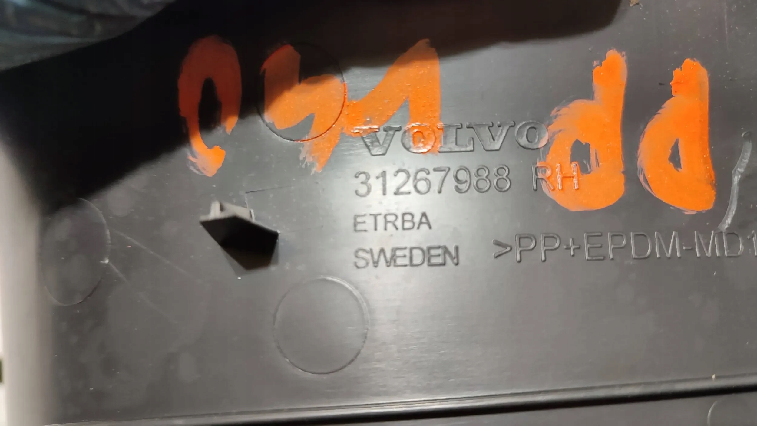 Volvo V40 II 2018r right side front moulding threshold