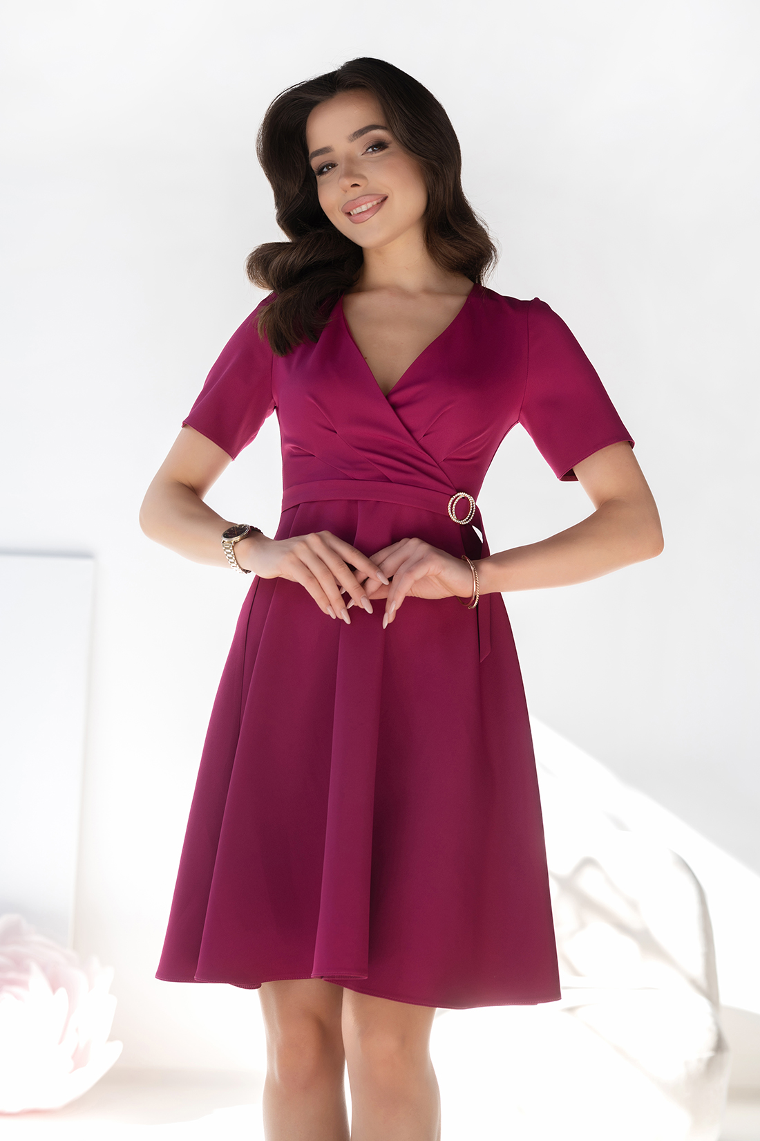 Elegantní prošívaná Šaty s krátkým rukávem a sponou burgundy 44