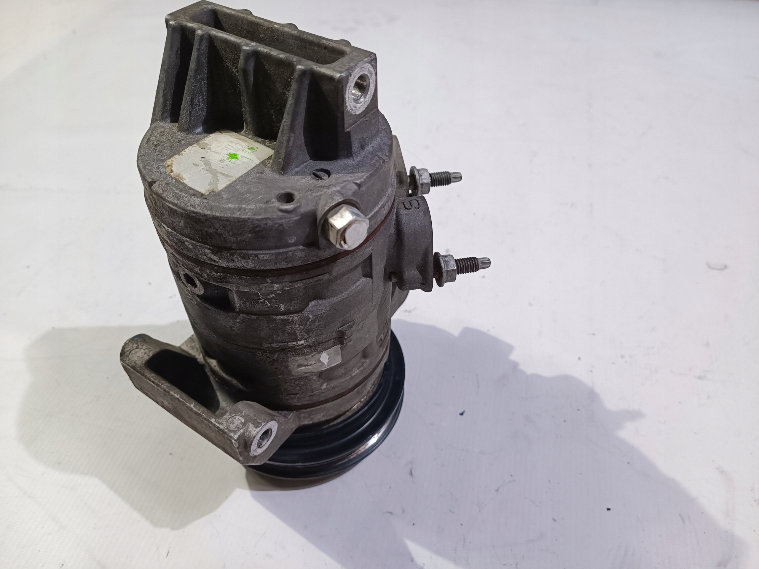 Ford OE BR33-19D629-AE Компрессор кондиционера,