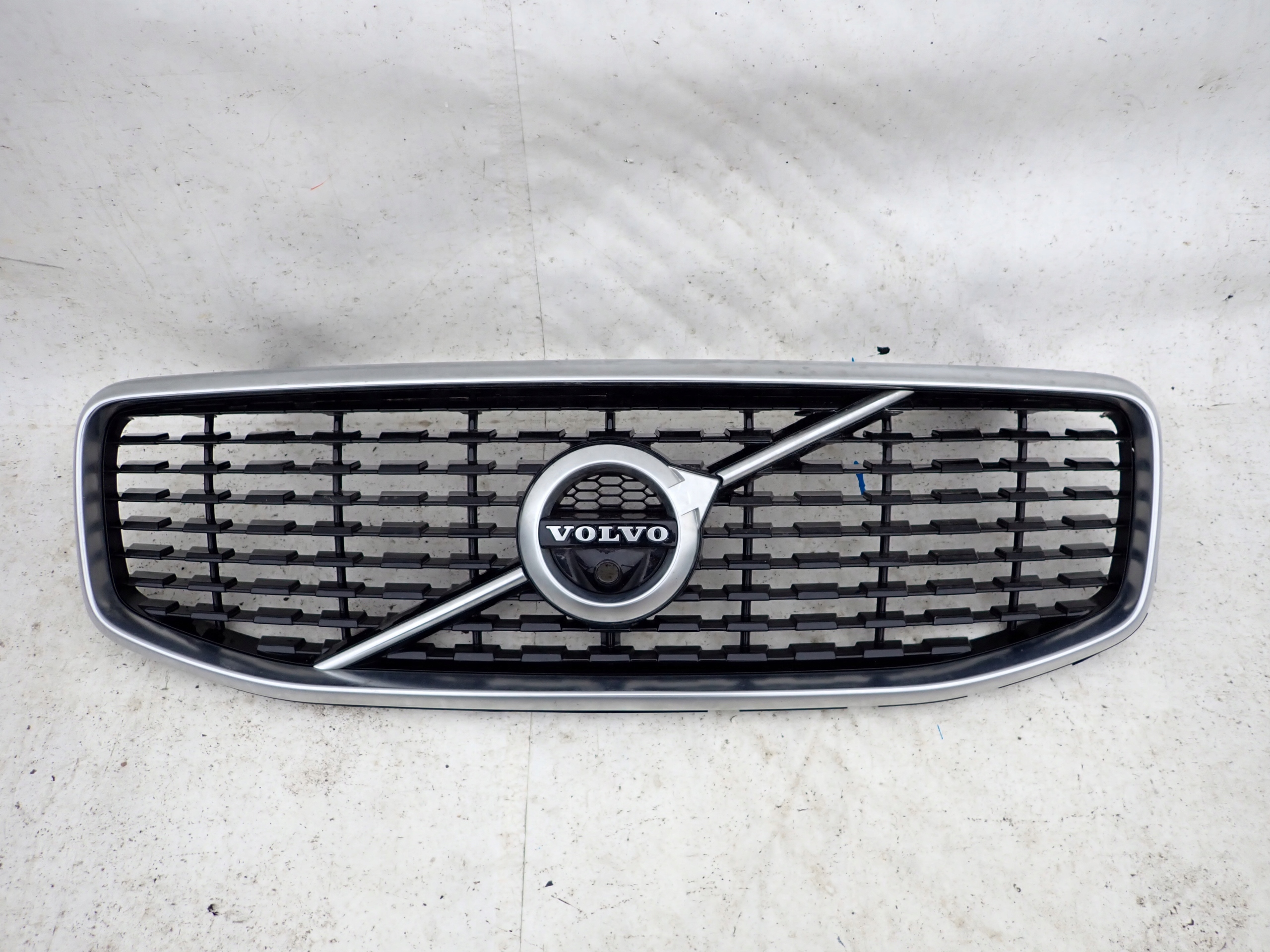 VOLVO XC60 II 2 R-DESIGN 17-> Grill Grill