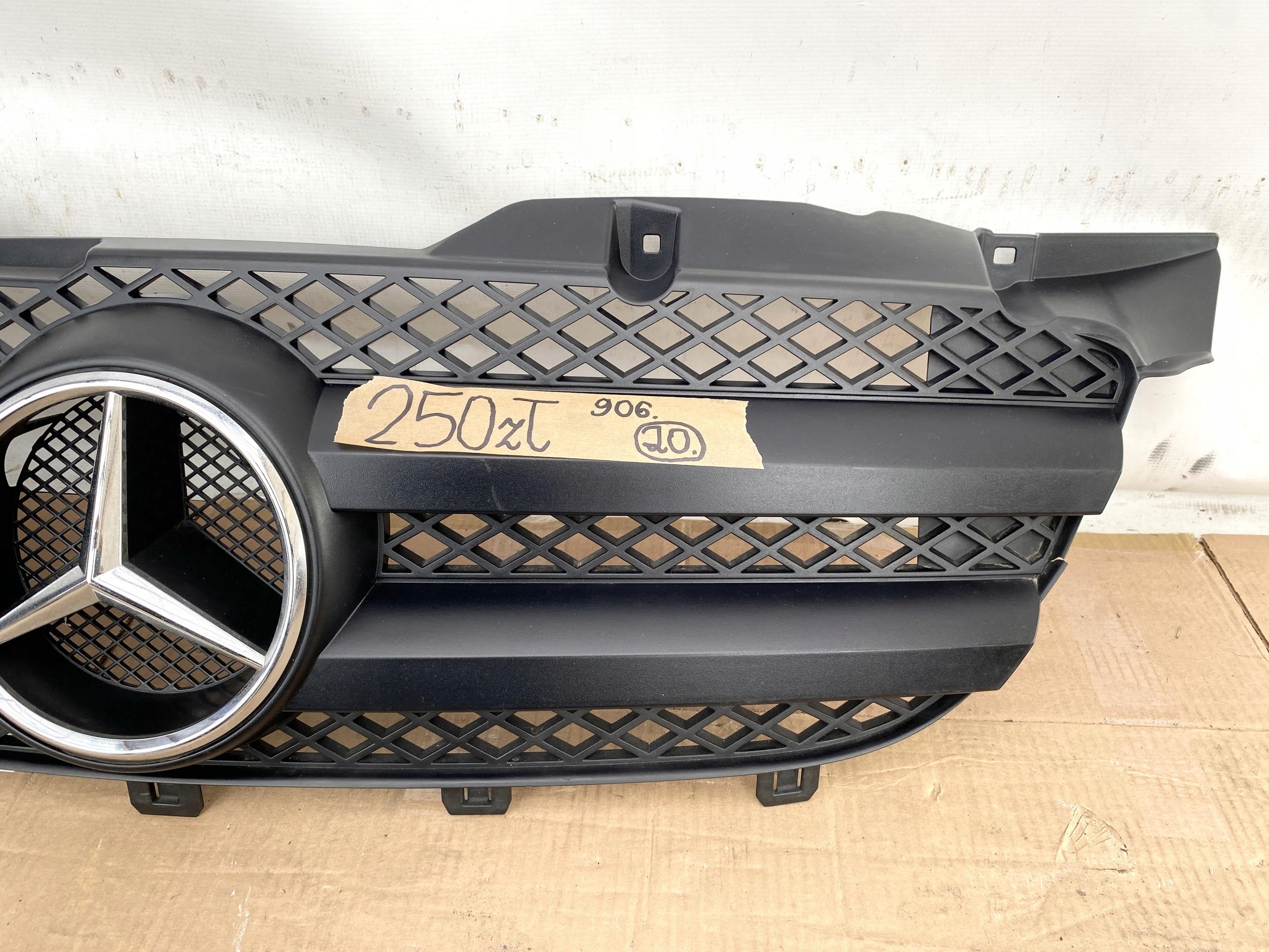 SPRINTER 906 06- Grille Avant Logo Chromé Original