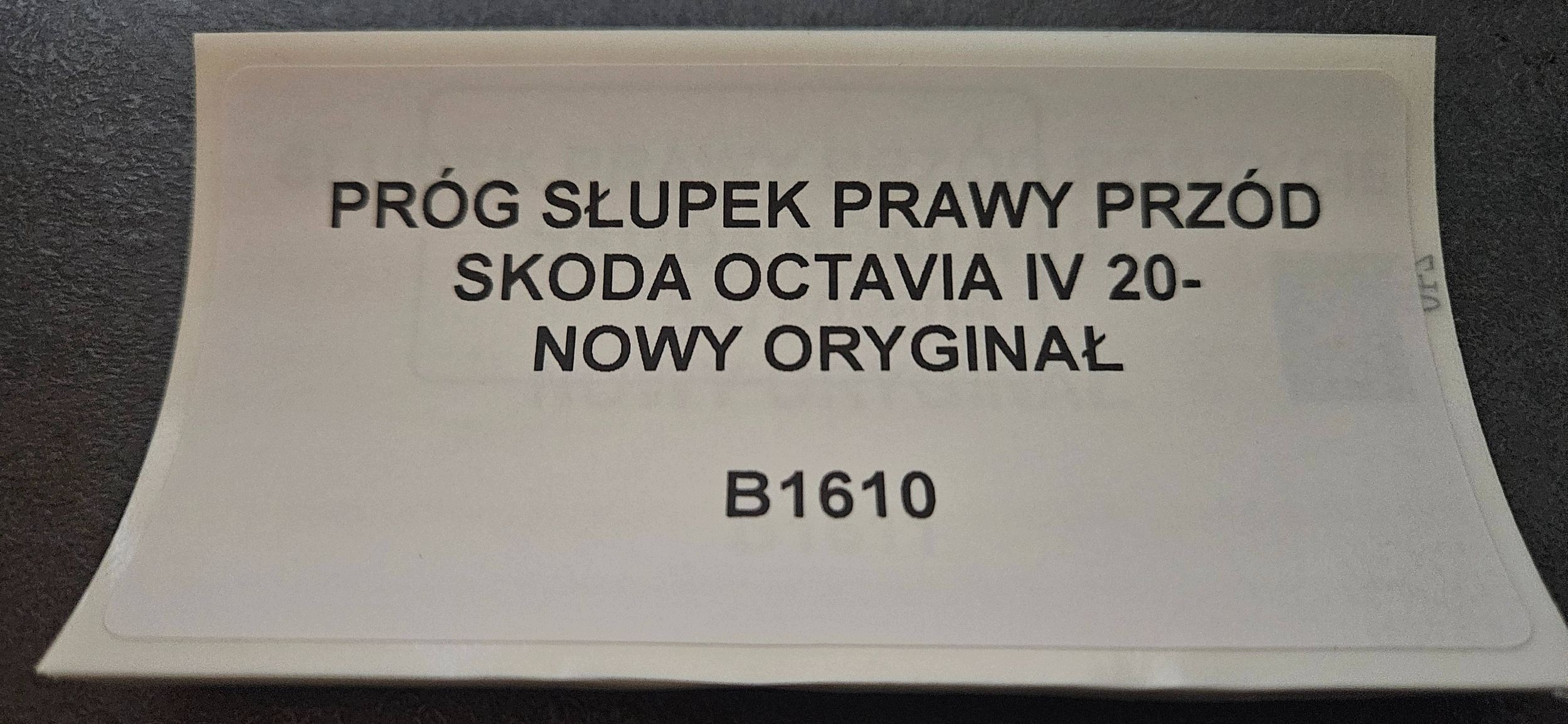 seuil cache- droite avant SKODA OCTAVIA IV 20- neuf original