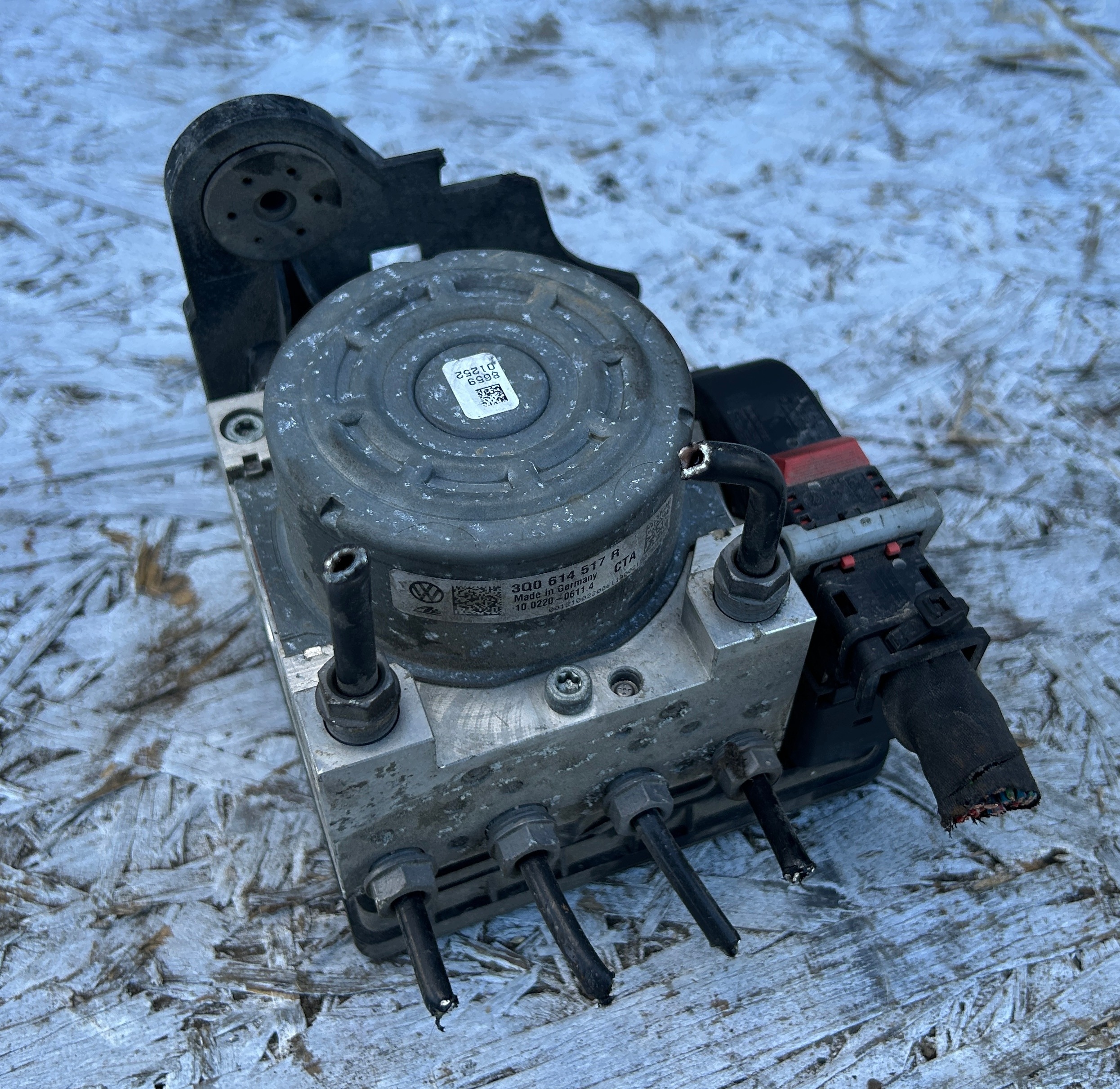 pump control unit ABS VW PASSAT B8 14- 3Q0614517R 3Q0907379R