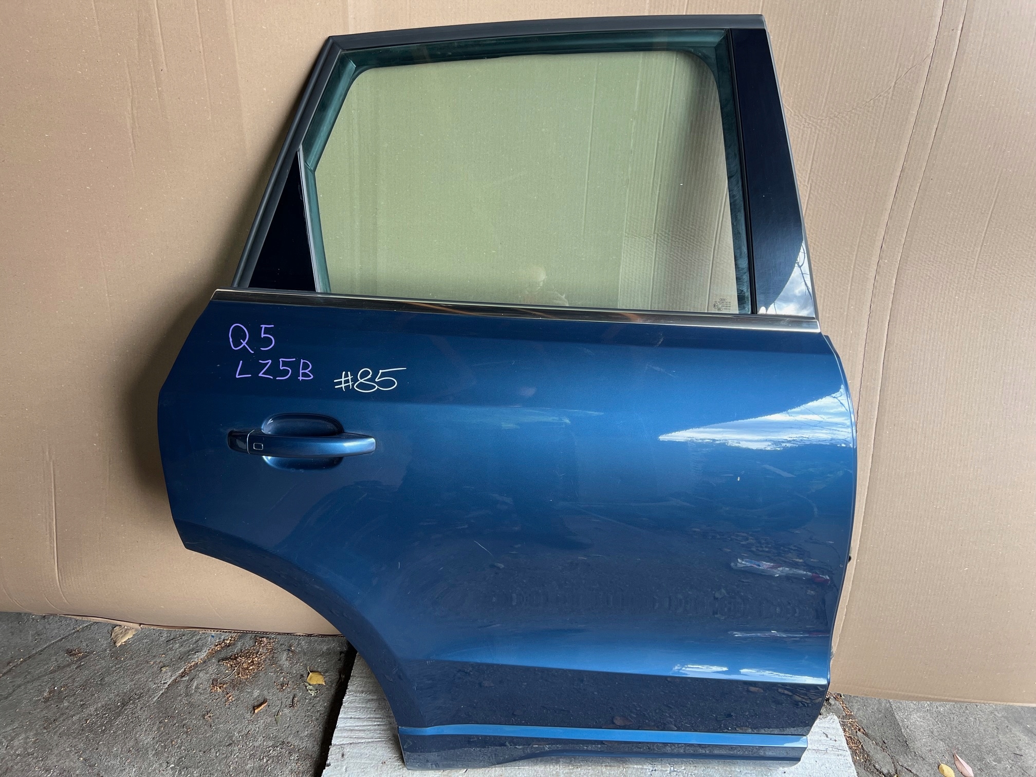 AUDI Q5 8R door right rear part right rear. LZ5B