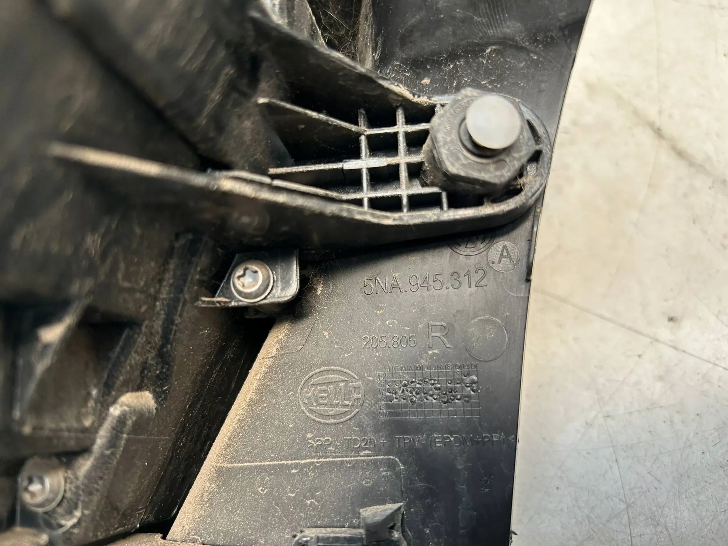 Lampa tył prawy Volkswagen Tiguan 2015 Numer katalogowy części 5NA945312