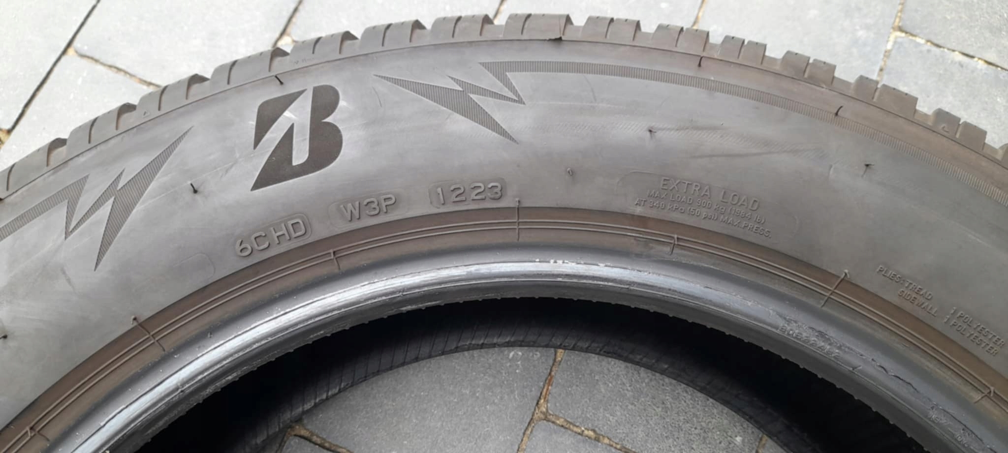 BRIDGESTONE BLIZZAK LM005 225/60R18 104V