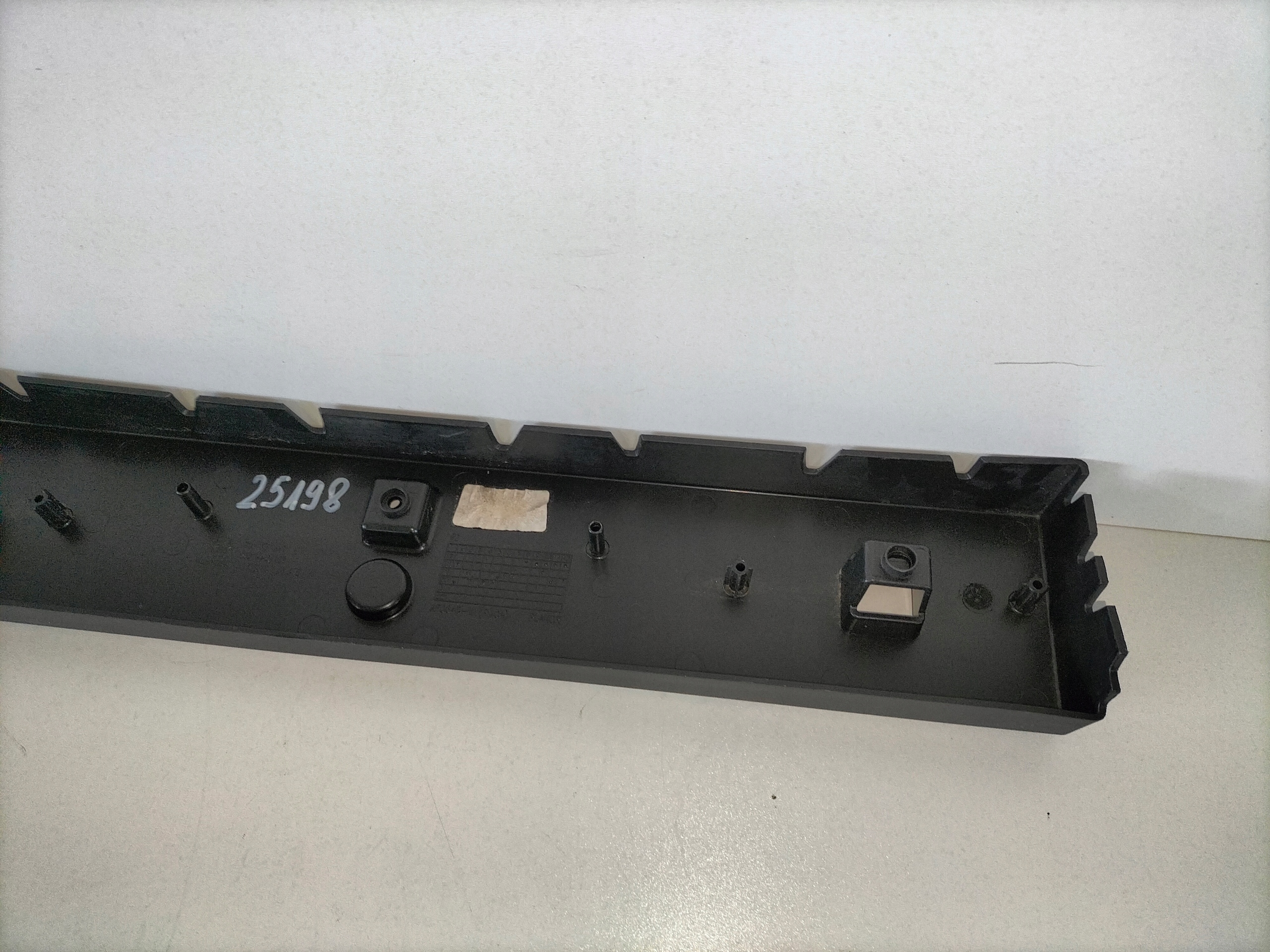 pad below tablice front HYUNDAI I30 III 17