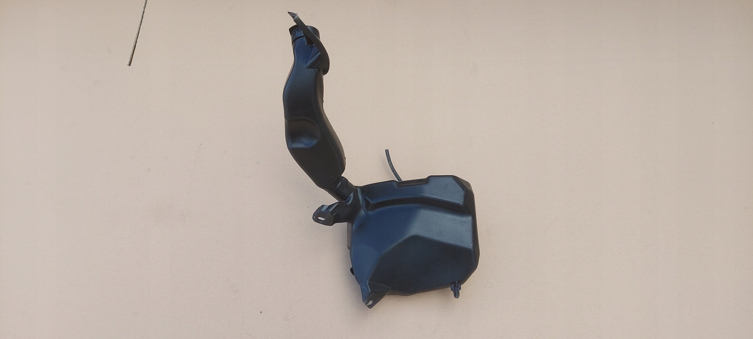 washer fluid tank TESLA Y 1607948-00-B