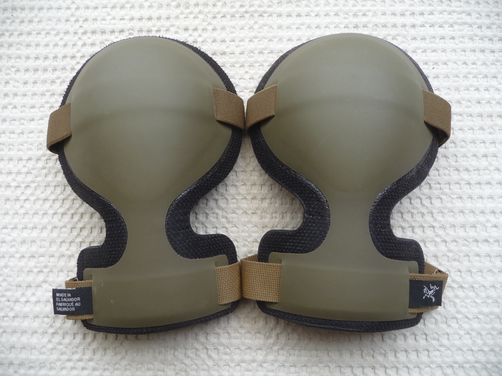 NAKOLANNIKI OCHRANIACZE KOLAN ARCTERYX KNEE CAPS PROTEKTORY COYOTE US ARMY