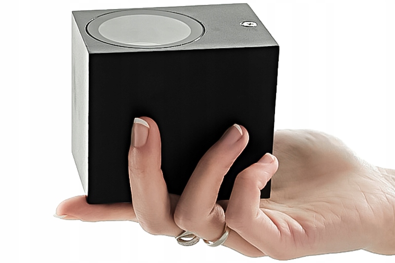 WODOODPORNY KINKIET ŚCIENNY NA ZEWNĄTRZ I WEWNĄTRZ CZARNY MAT OŚWIETLENIE Materiał dominujący aluminium