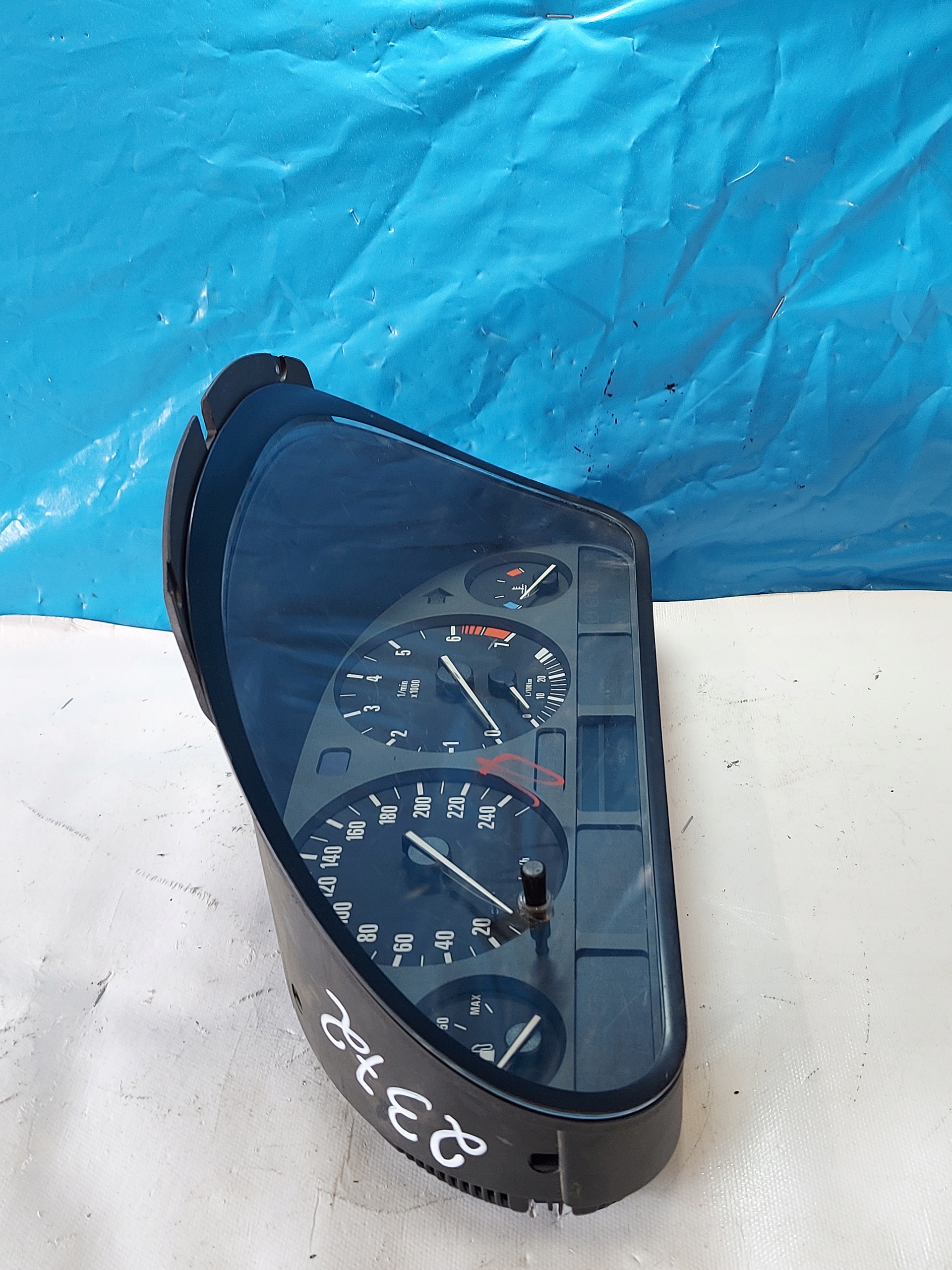 dials clock BMW 5 E39 520i 62118372354