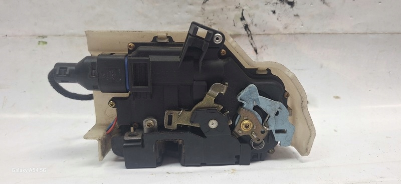 lock door VW TOURAN 03- 1J0973715