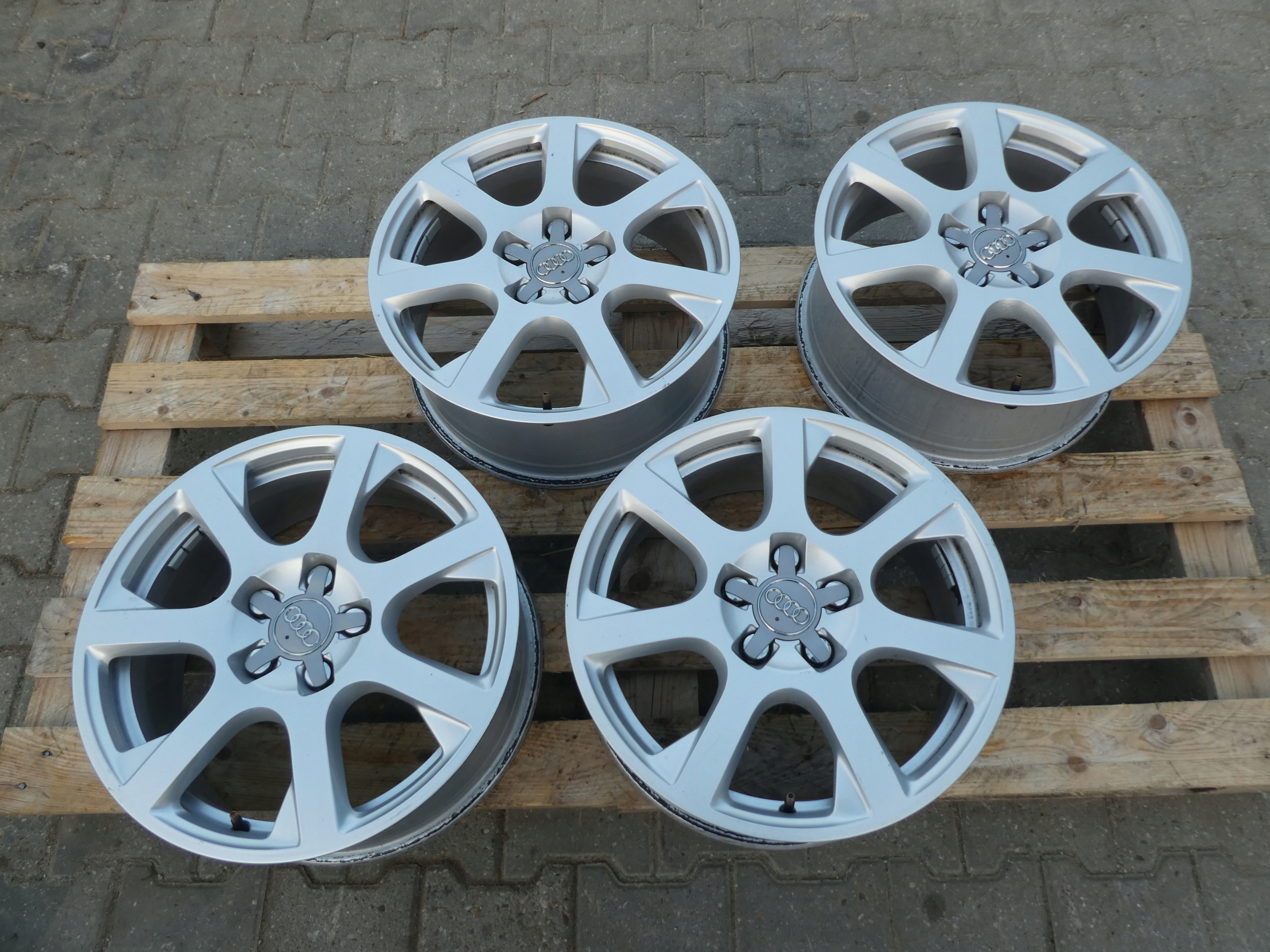 4X ALU discs AUDI 5X112 ET37 17 8R0601025E