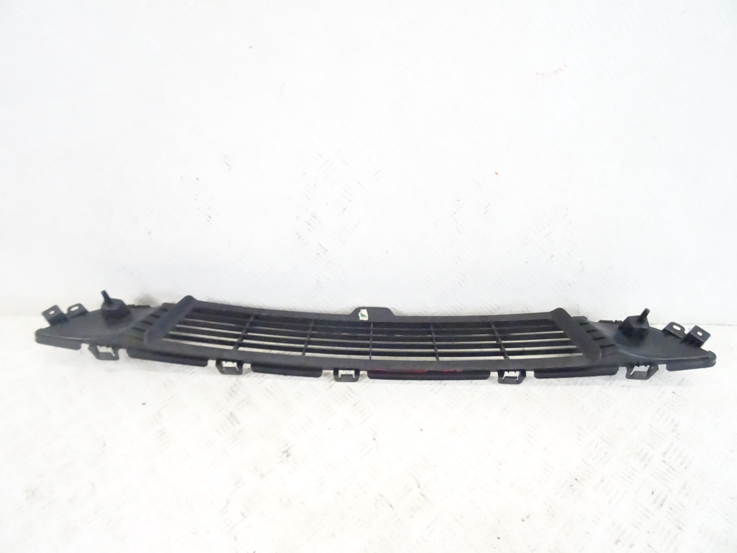 grid of a bumper front front central TESLA Y 1493759-00-A