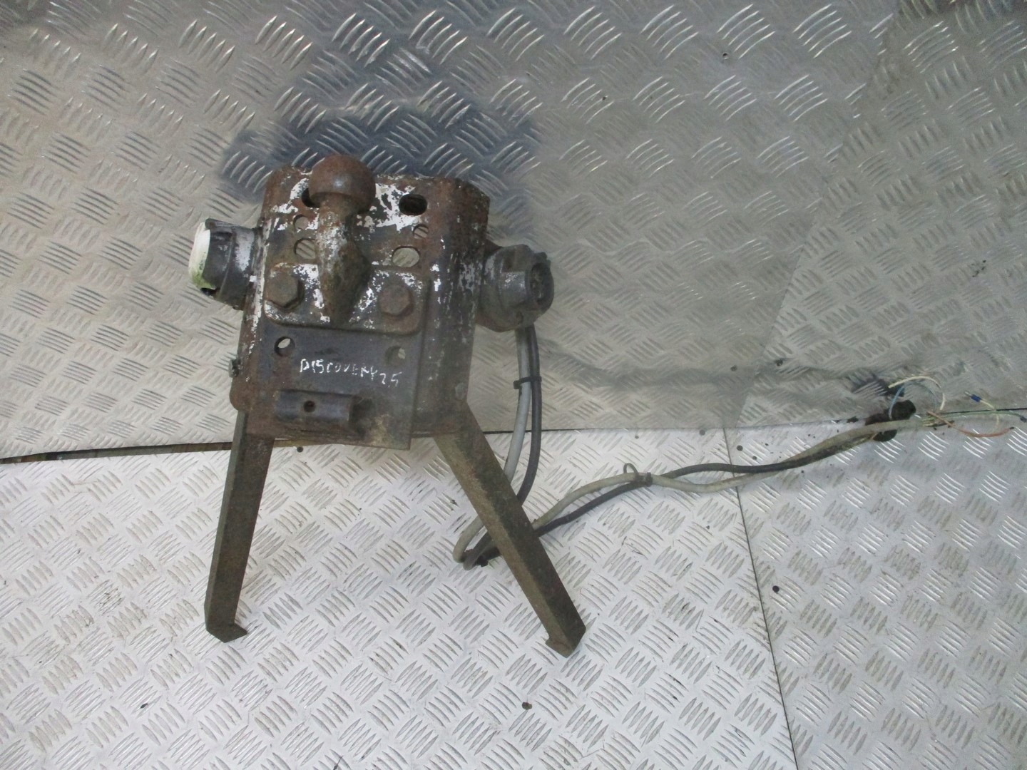 HAK HOLOWNICZY LAND ROVER DISCOVERY