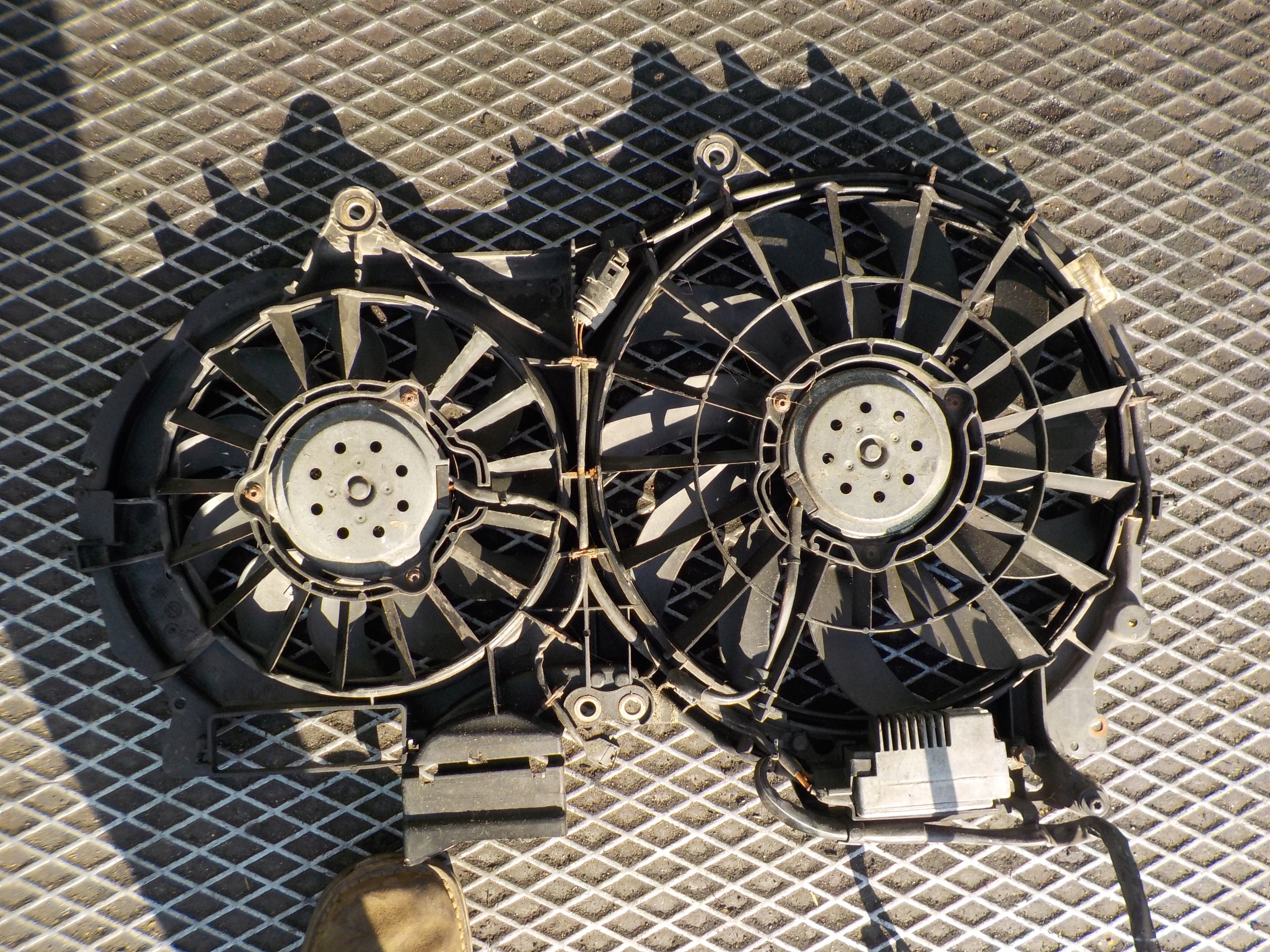 AUDI A4 B6 2.4 B fan module radiator 8E0121205P