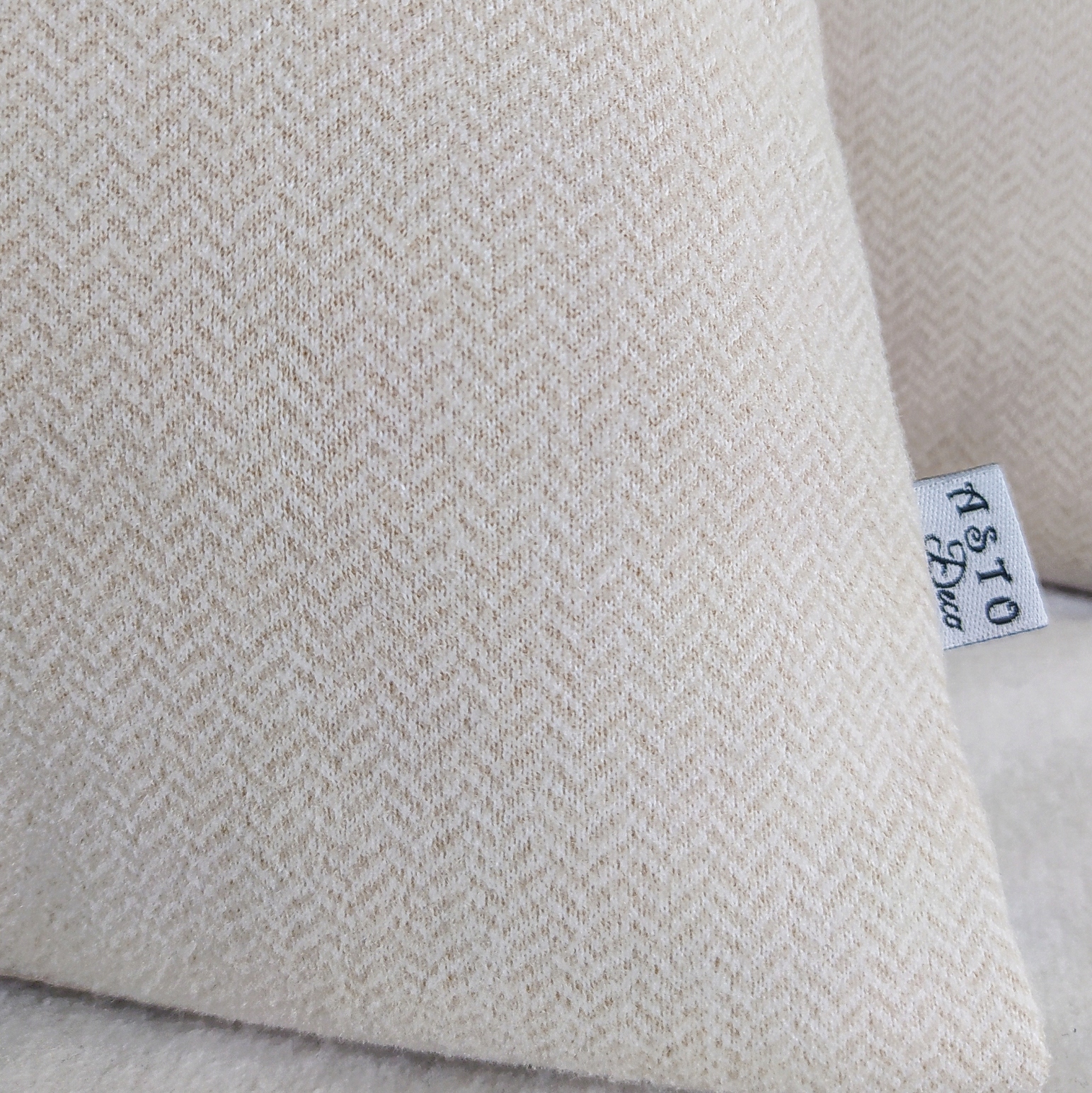 POSZEWKA dekoracyjna Boho jodełka beż 40x60 ASTO deco Długość 40 cm