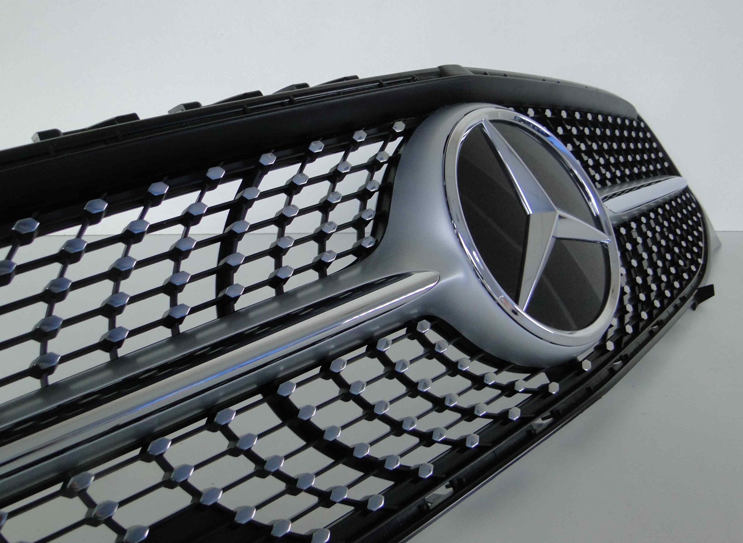 MERCEDES CLA 118 GRILL ATRAPA DIAMENT AMG ORYGINAŁ Producent części Mercedes-Benz OE